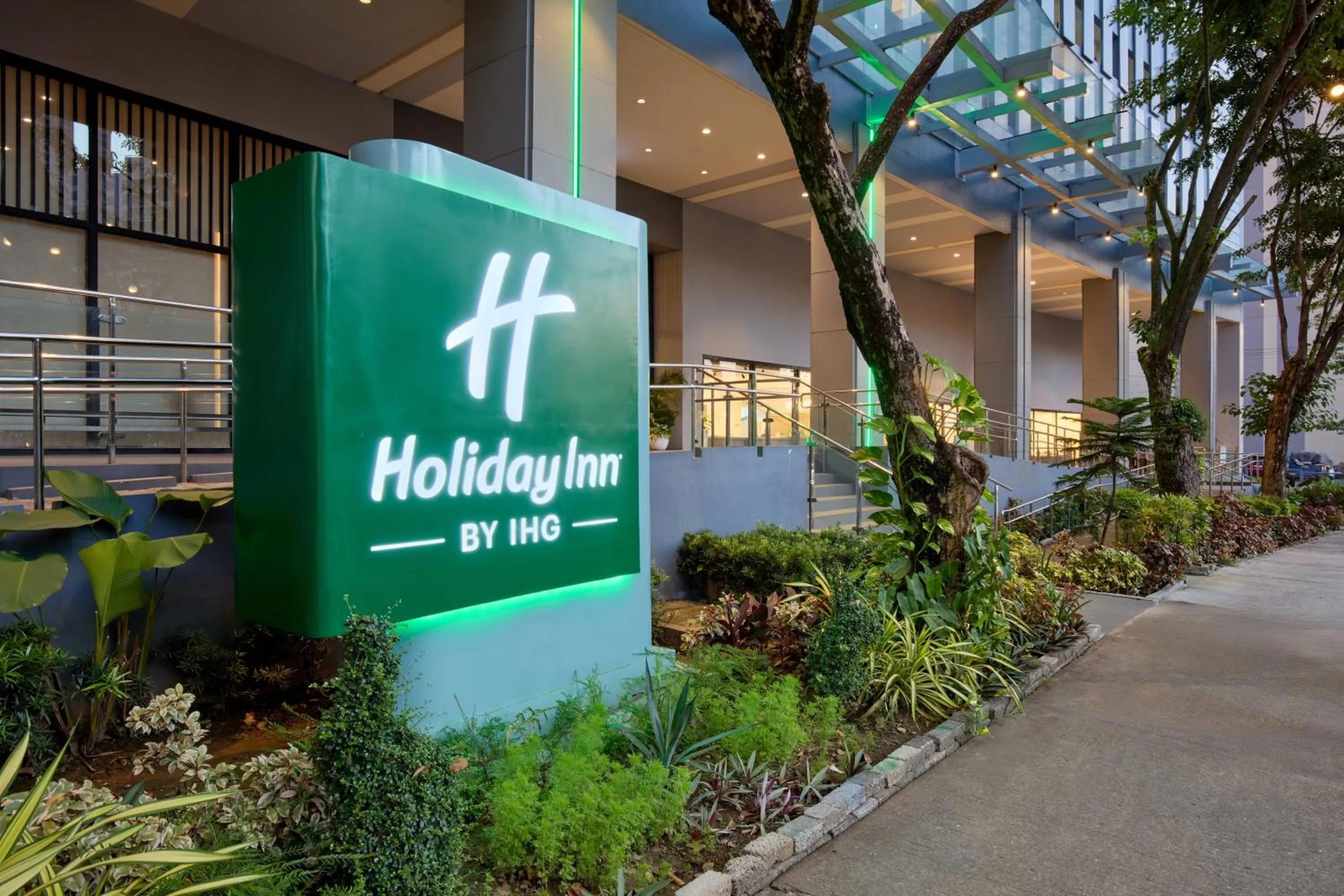 Facade/entrance in Holiday Inn Cebu City by IHG