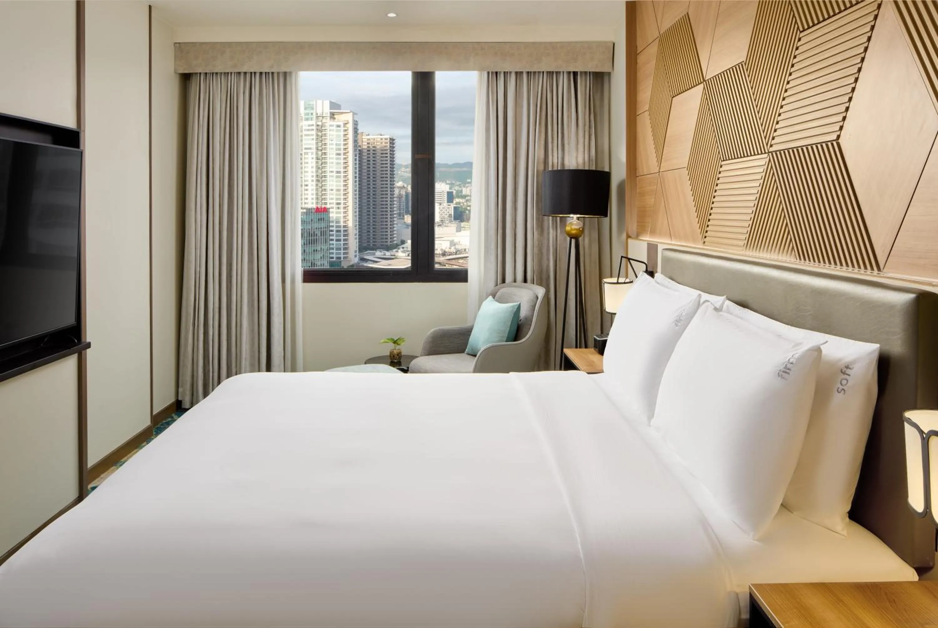 Bed in Holiday Inn Cebu City by IHG