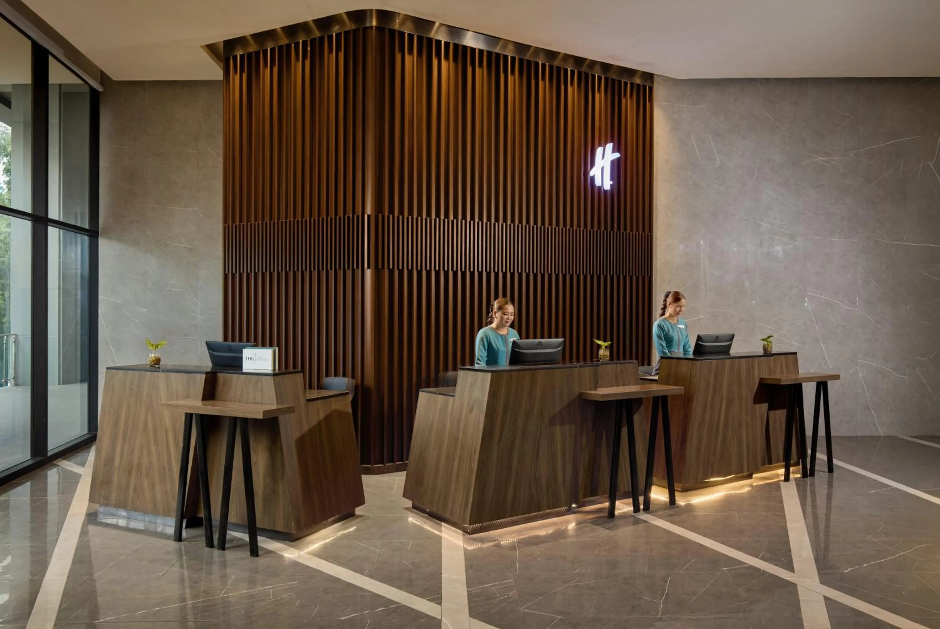 Lobby or reception in Holiday Inn Cebu City by IHG