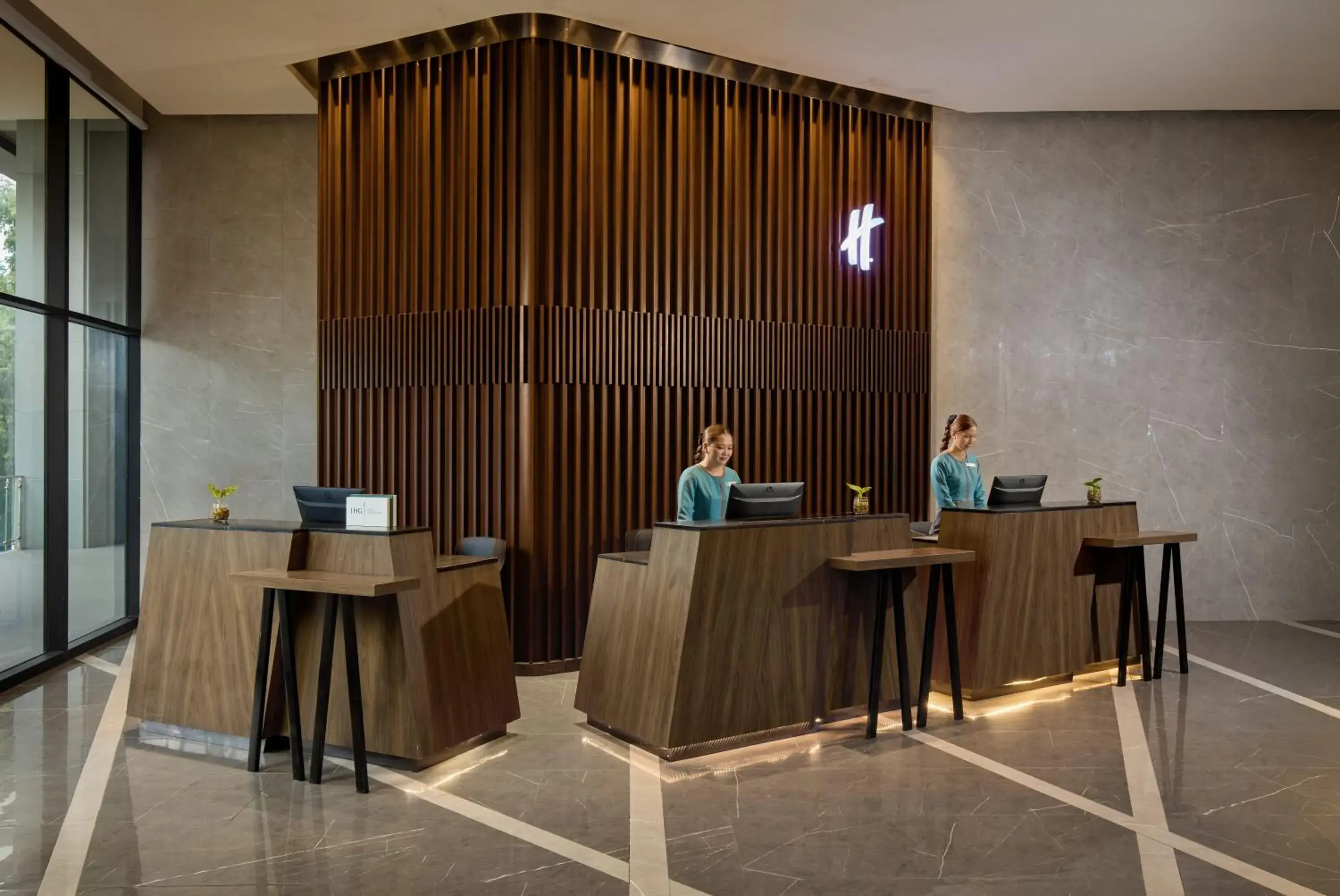 Lobby or reception in Holiday Inn Cebu City by IHG Lobby or reception in Holiday Inn Cebu City by IHG