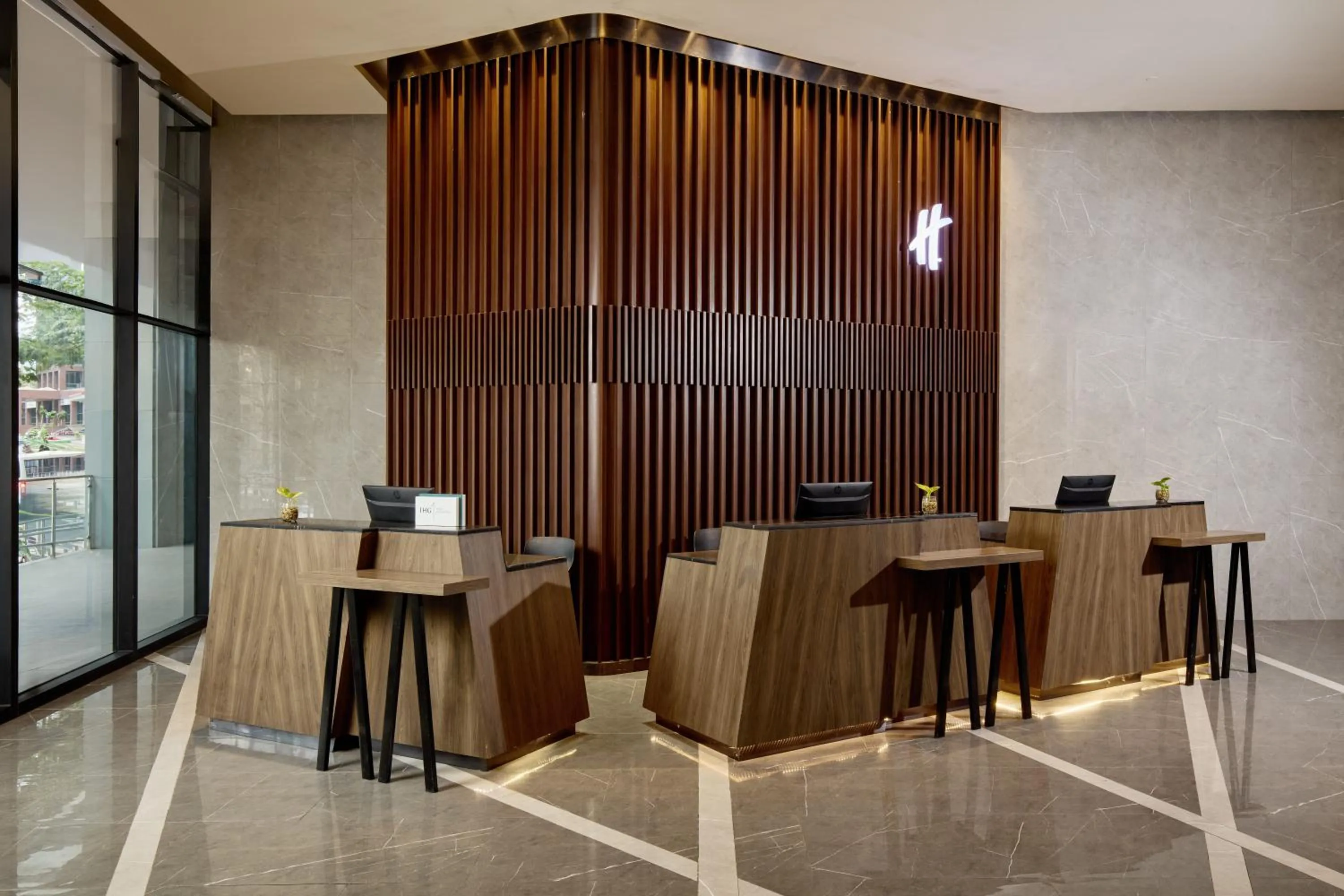 Lobby or reception in Holiday Inn Cebu City by IHG