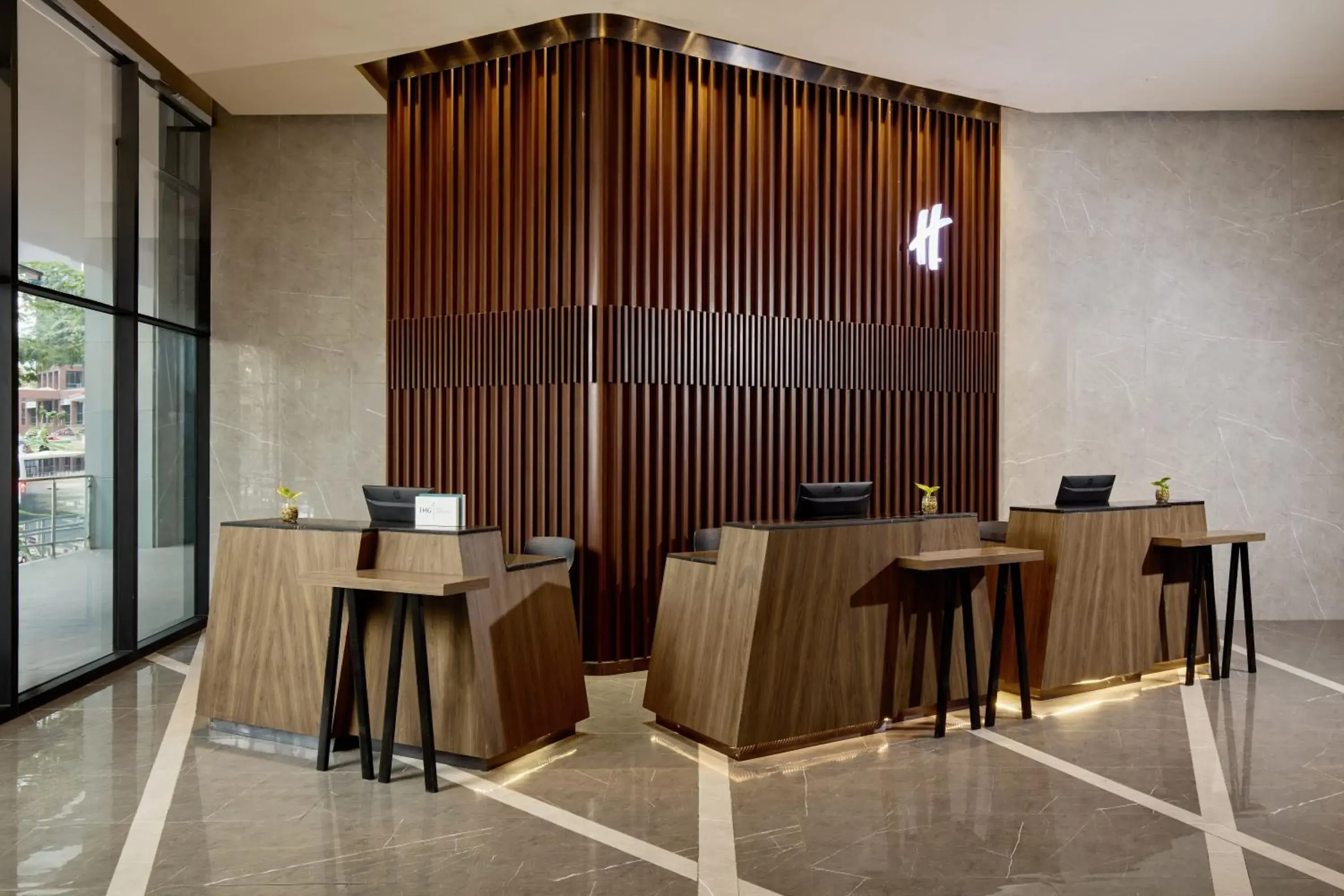 Lobby or reception in Holiday Inn Cebu City by IHG Lobby or reception in Holiday Inn Cebu City by IHG