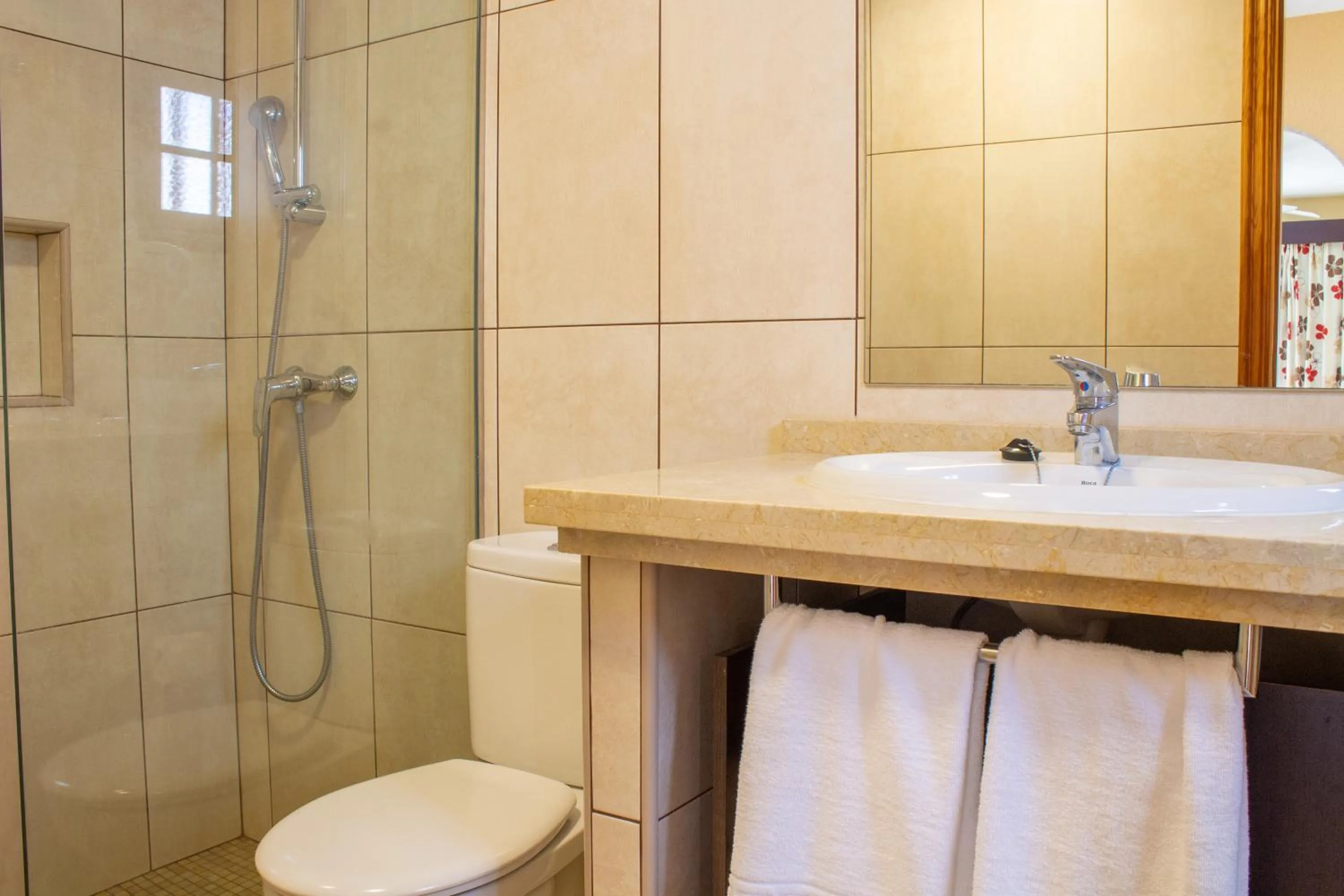 Bathroom in Apartamentos El Beril Costa Adeje