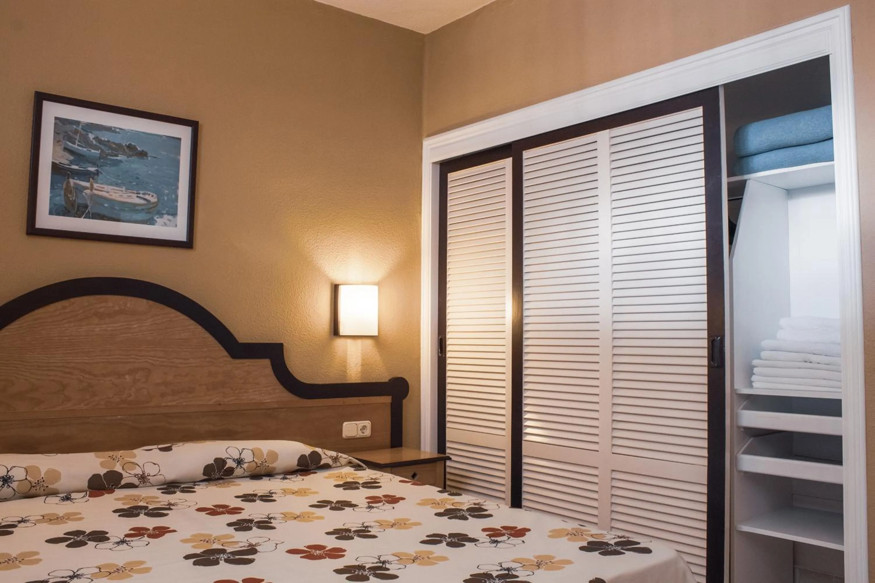 Bed in Apartamentos El Beril Costa Adeje