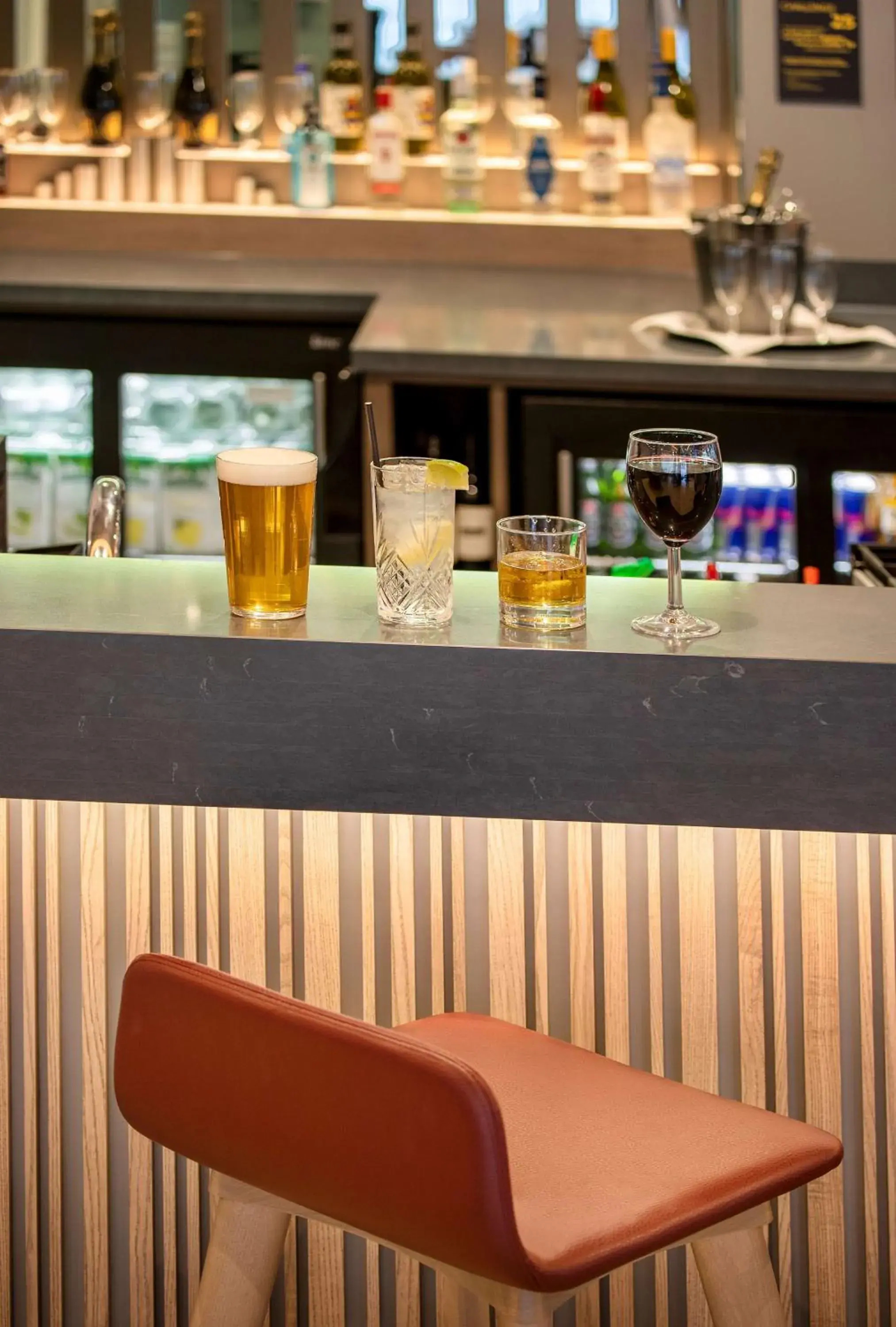 Lounge or bar in Hampton By Hilton Bath City Lounge or bar in Hampton By Hilton Bath City