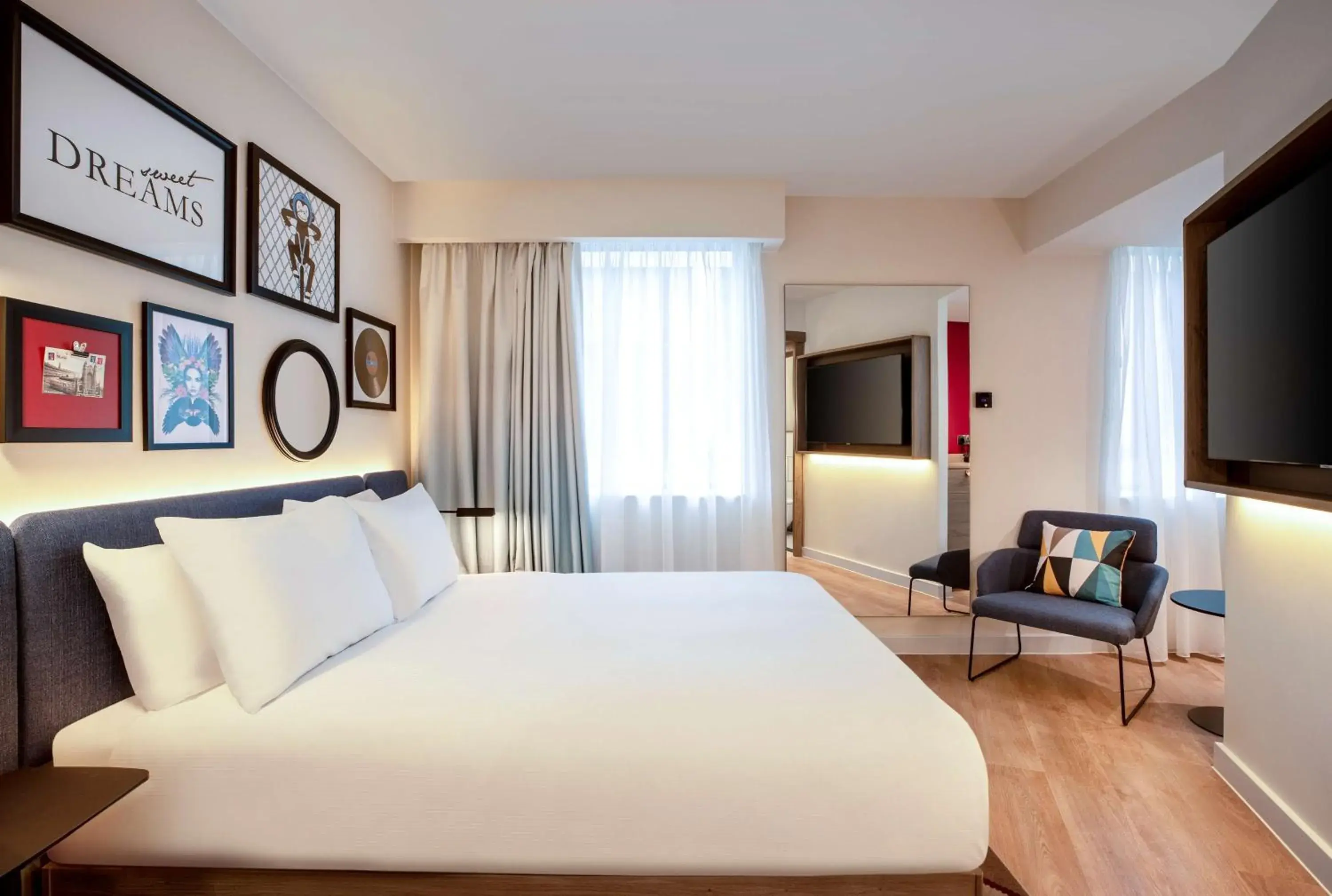 King Room in Hampton By Hilton Bath City King Room in Hampton By Hilton Bath City