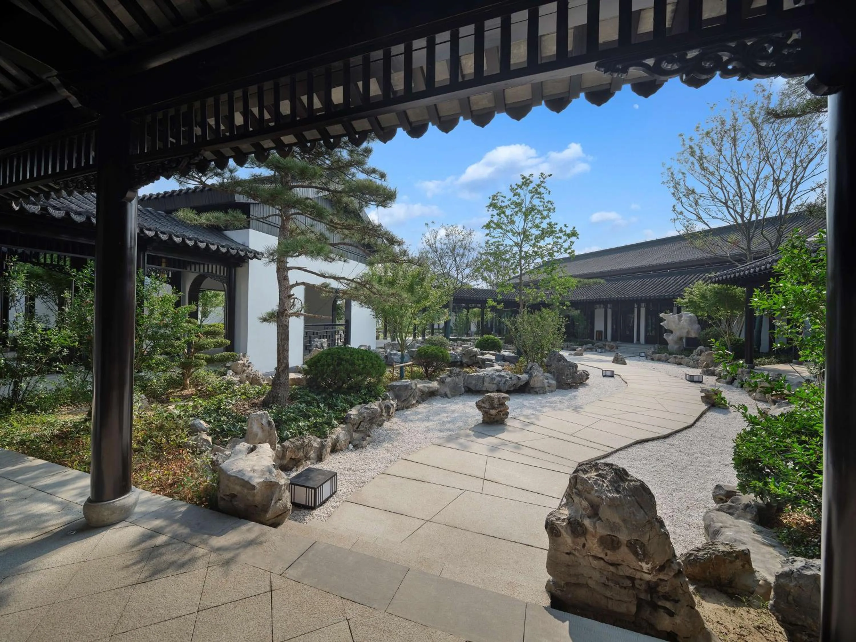Inner courtyard view in Doubletree By Hilton Yancheng Dayangwan