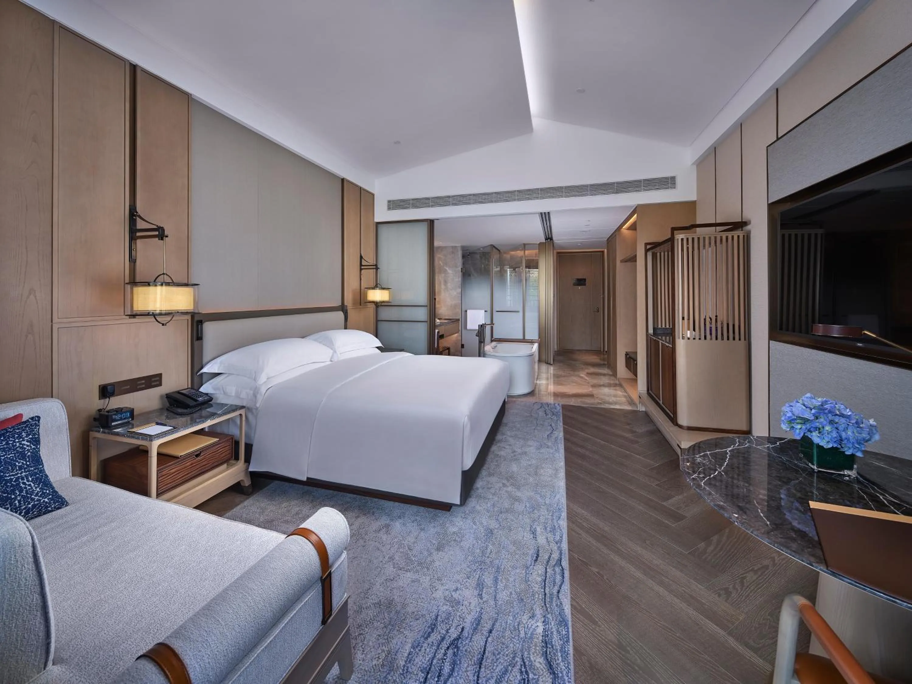 Photo of the whole room, Bed in Doubletree By Hilton Yancheng Dayangwan