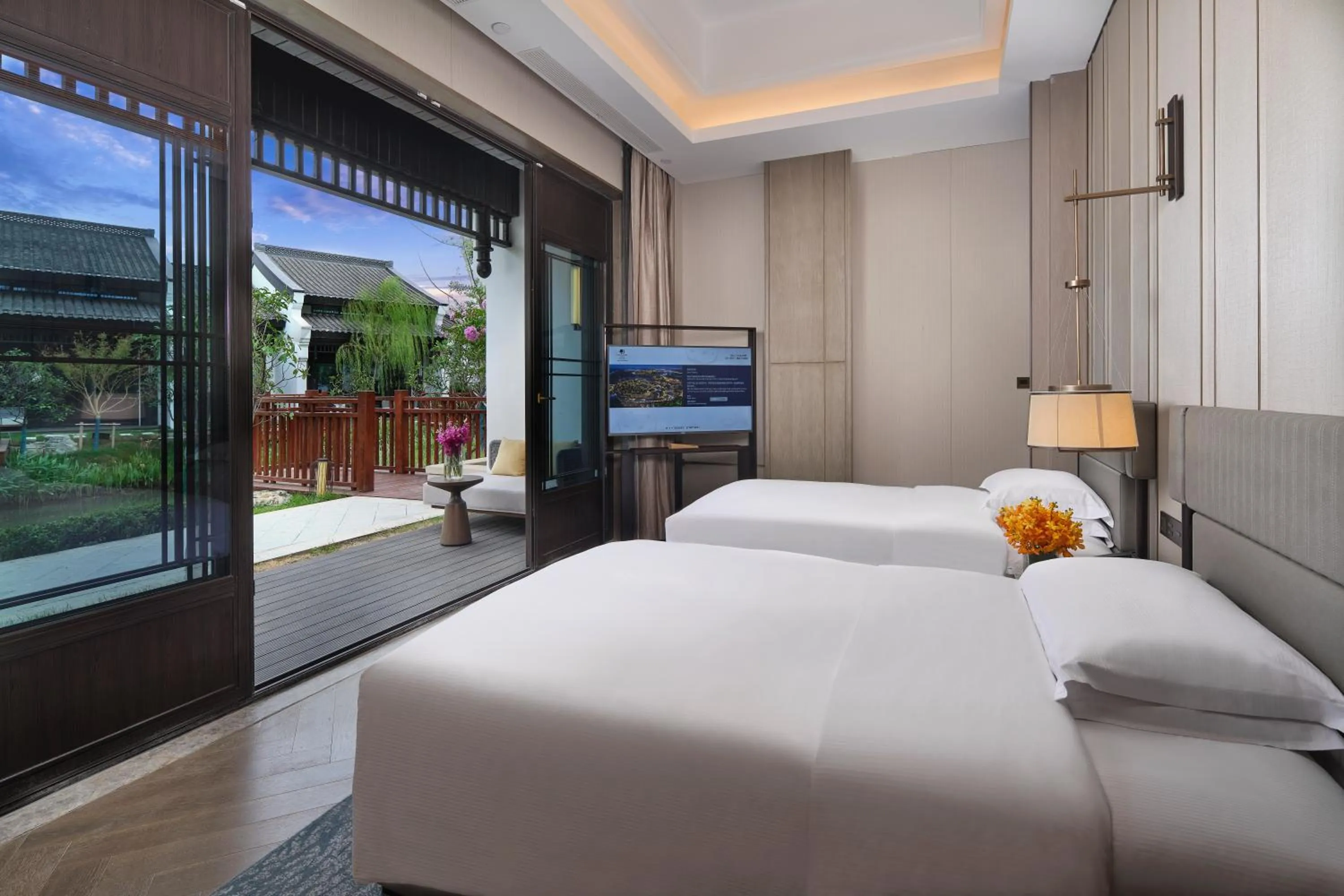 Photo of the whole room, Bed in Doubletree By Hilton Yancheng Dayangwan