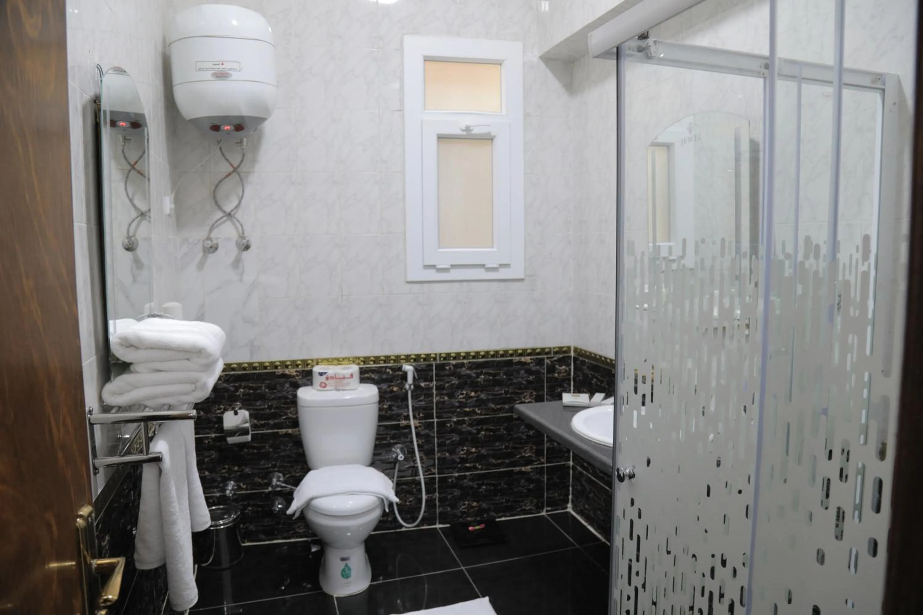 Bathroom in Jewel Fayed Hotel