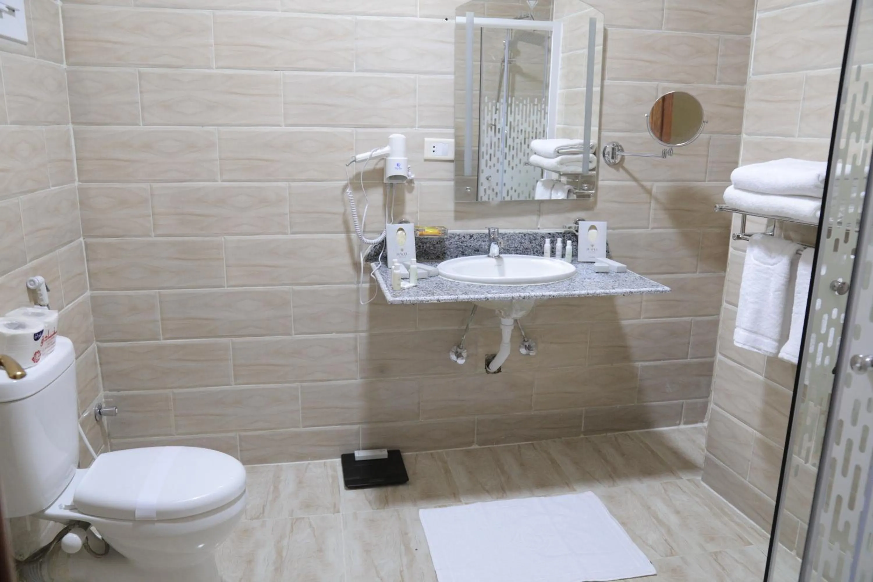 Bathroom in Jewel Fayed Hotel