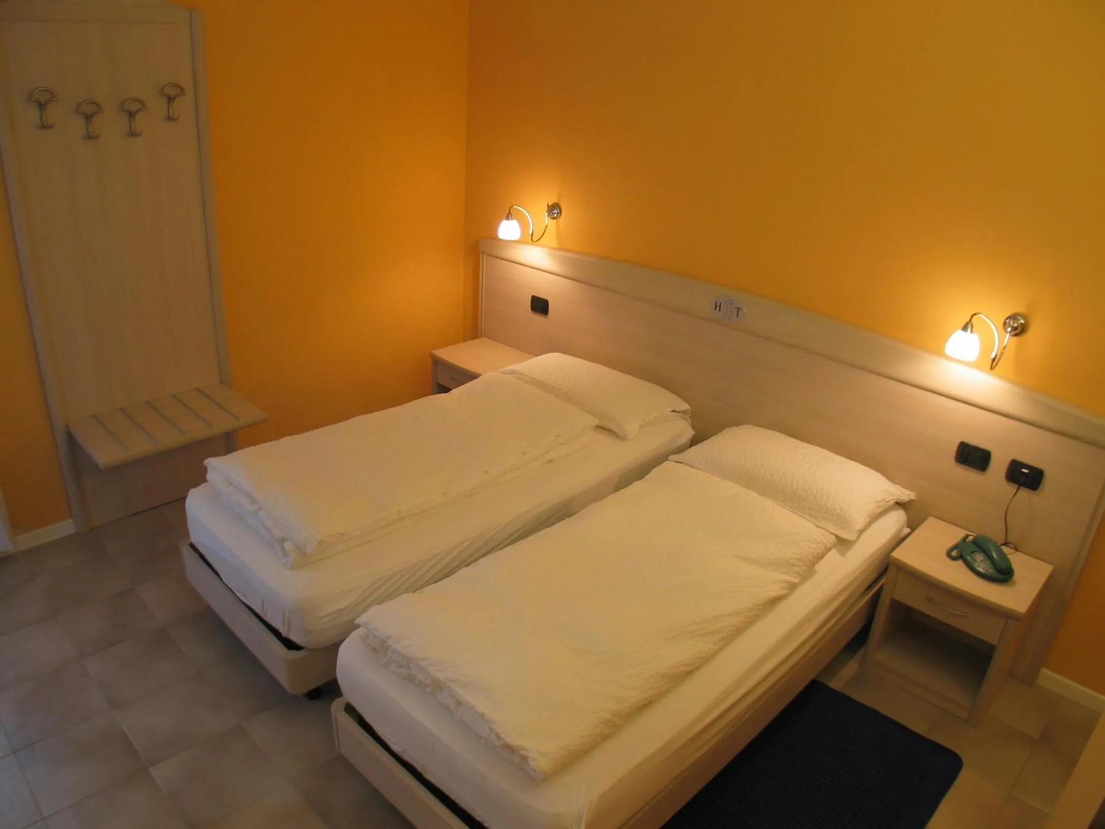 Bedroom, Bed in Hotel Toresela Bike am Gardasee