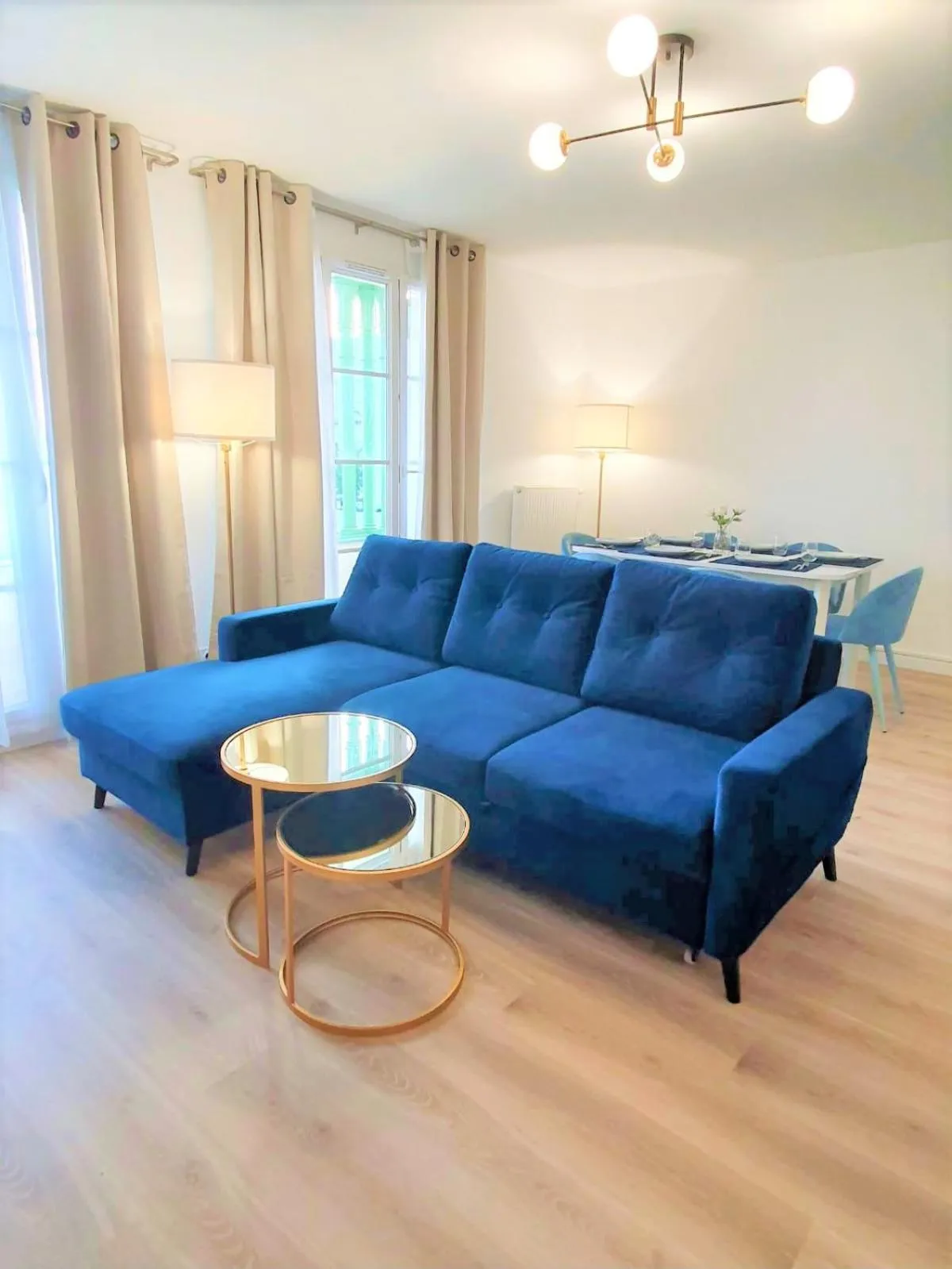 Living room in Sublime Appartemt 5 min Disneyland/Vallée Village/Val d'europe