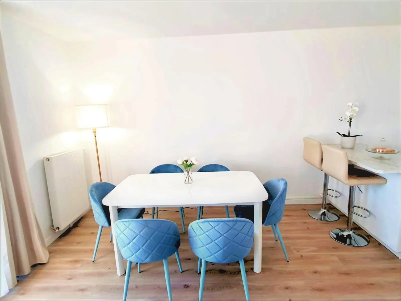 Dining area in Sublime Appartemt 5 min Disneyland/Vallée Village/Val d'europe