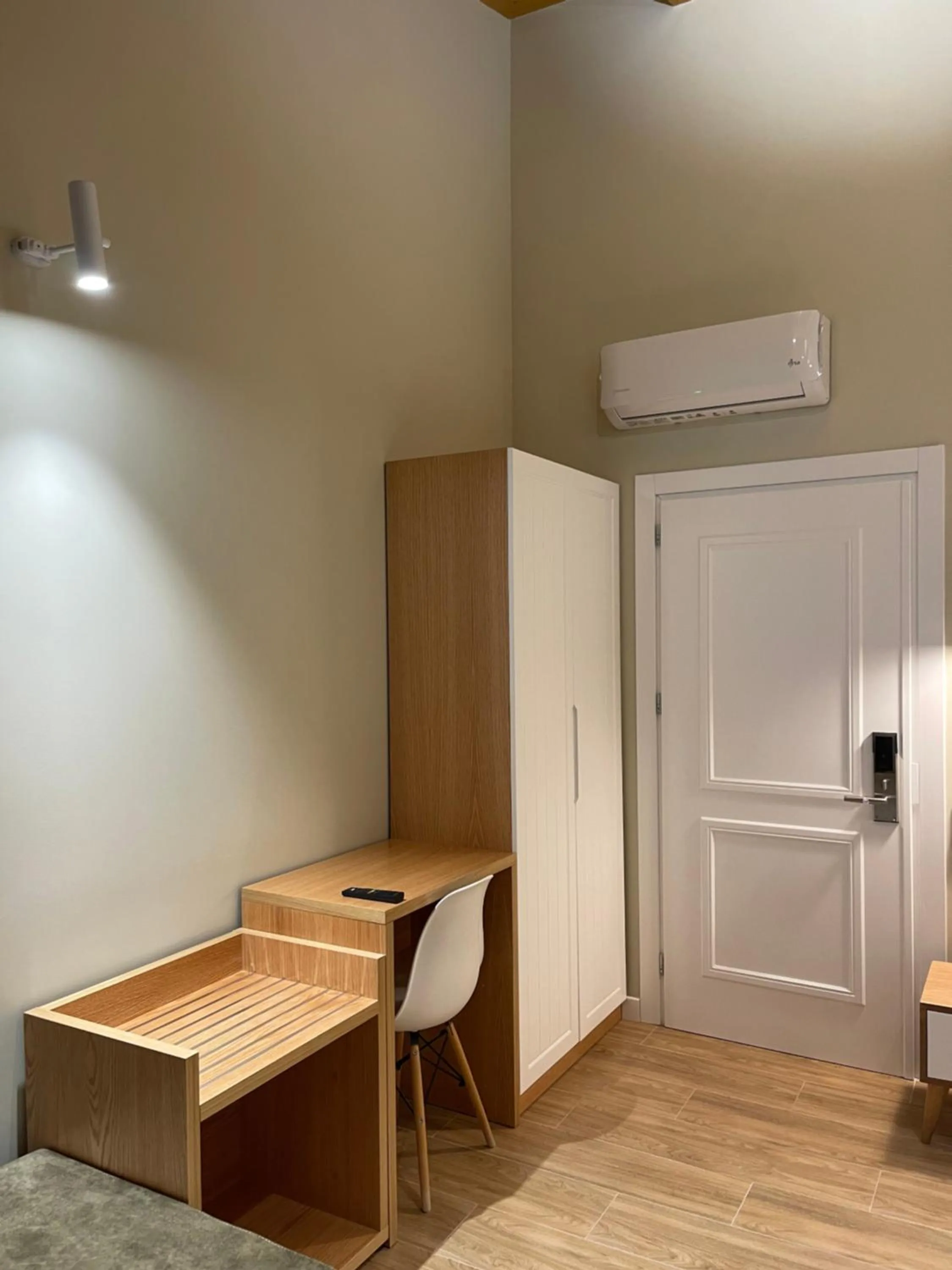 Kitchen or kitchenette in Arial Penthouse Suites