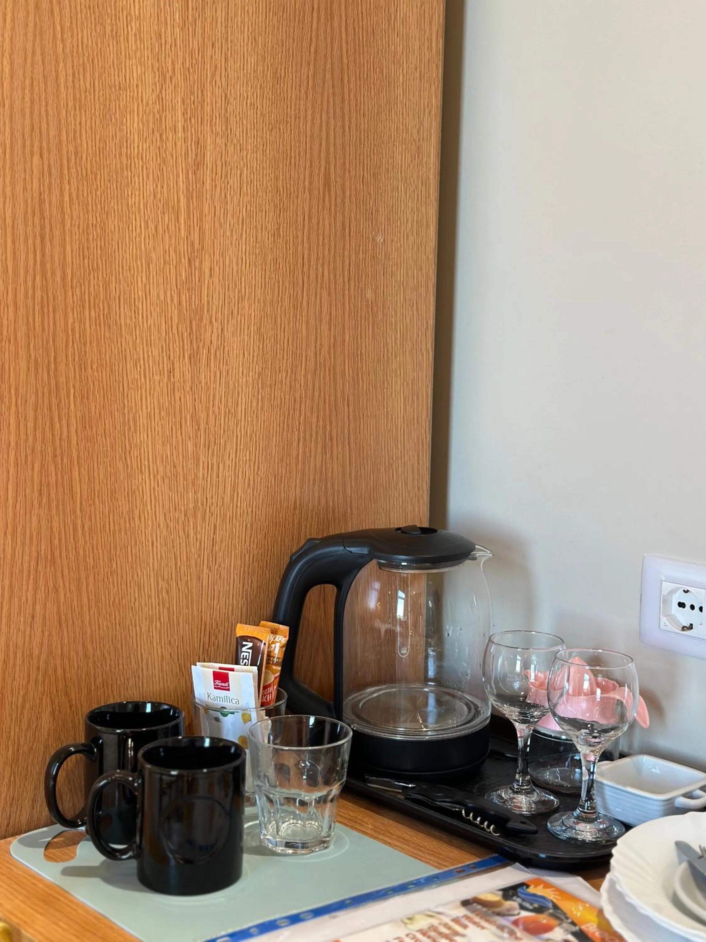 Coffee/tea facilities in Arial Penthouse Suites