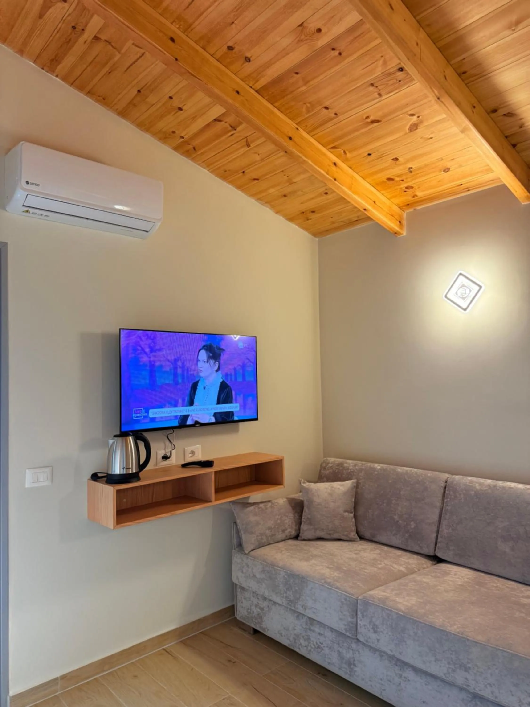 Communal lounge/ TV room in Arial Penthouse Suites