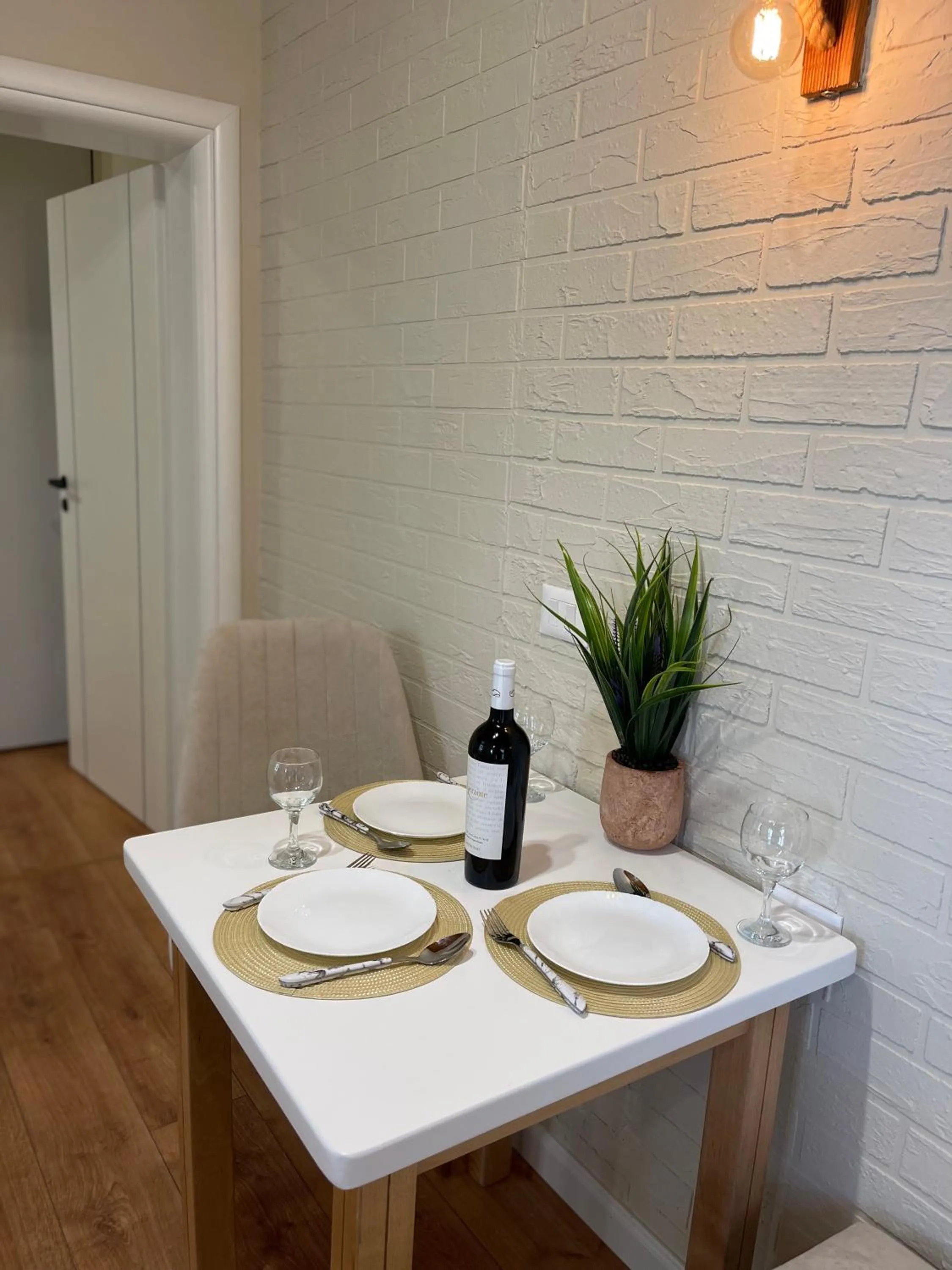 Food and drinks in Arial Penthouse Suites