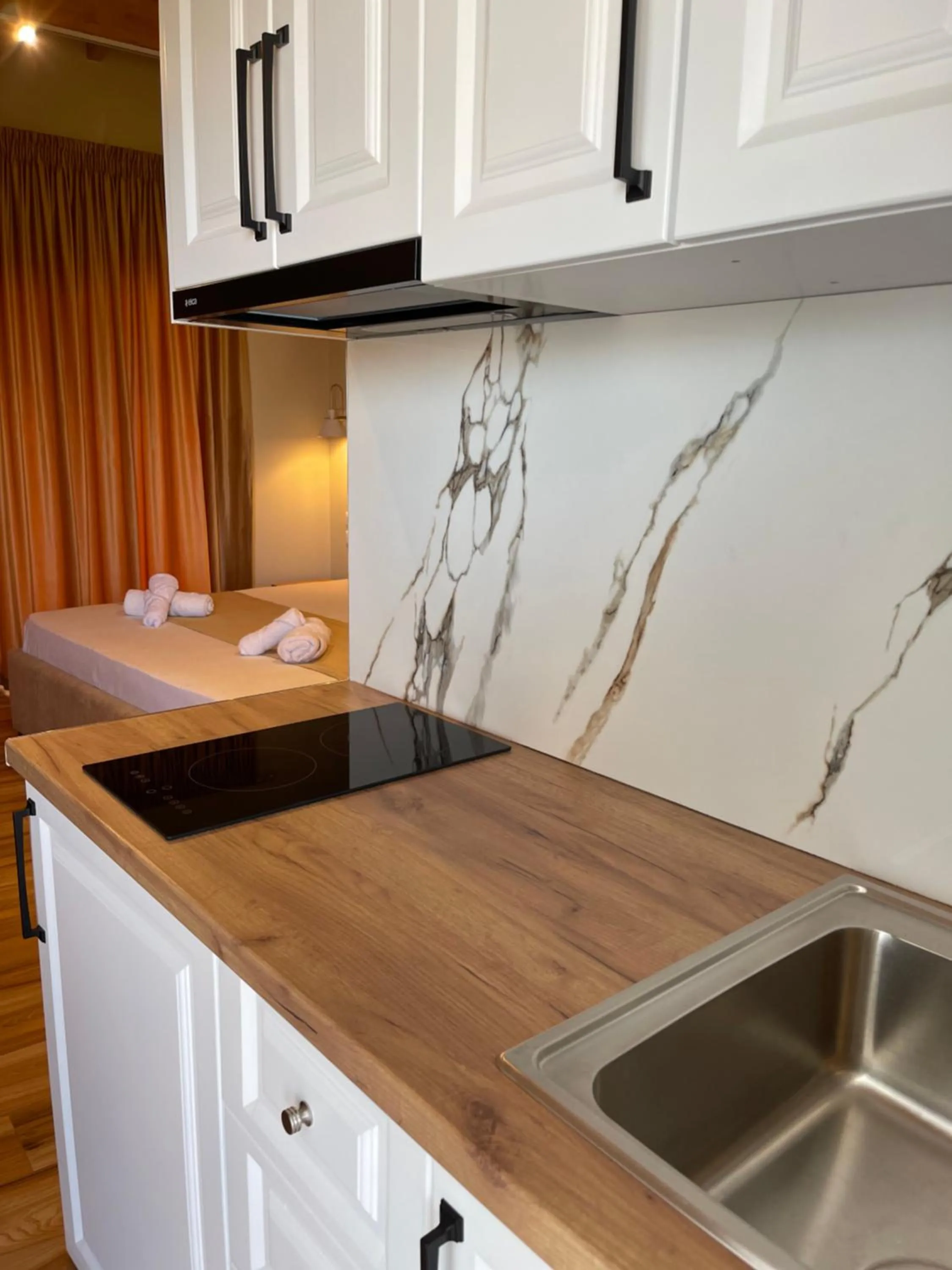 Coffee/tea facilities in Arial Penthouse Suites