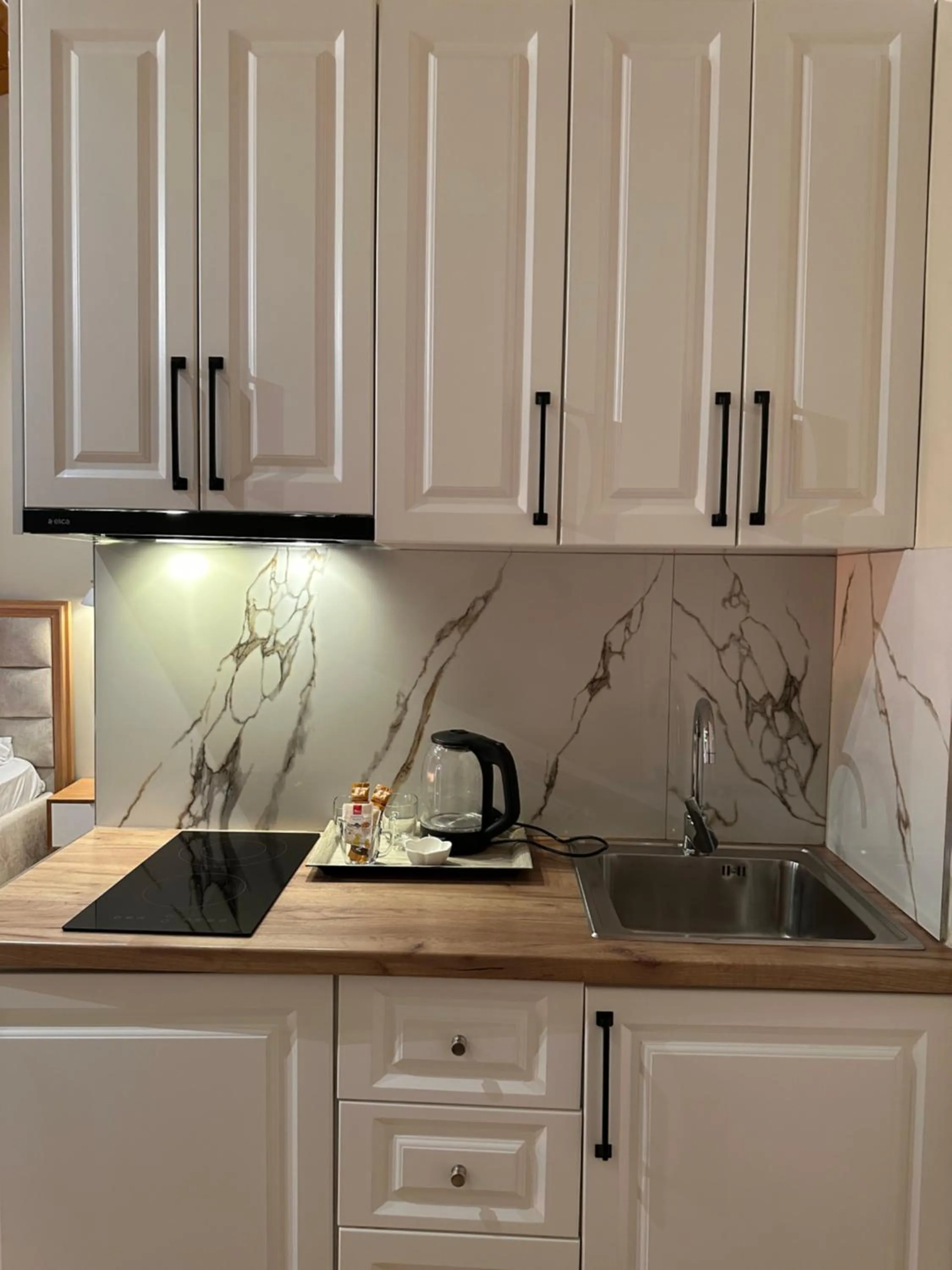 Coffee/tea facilities in Arial Penthouse Suites