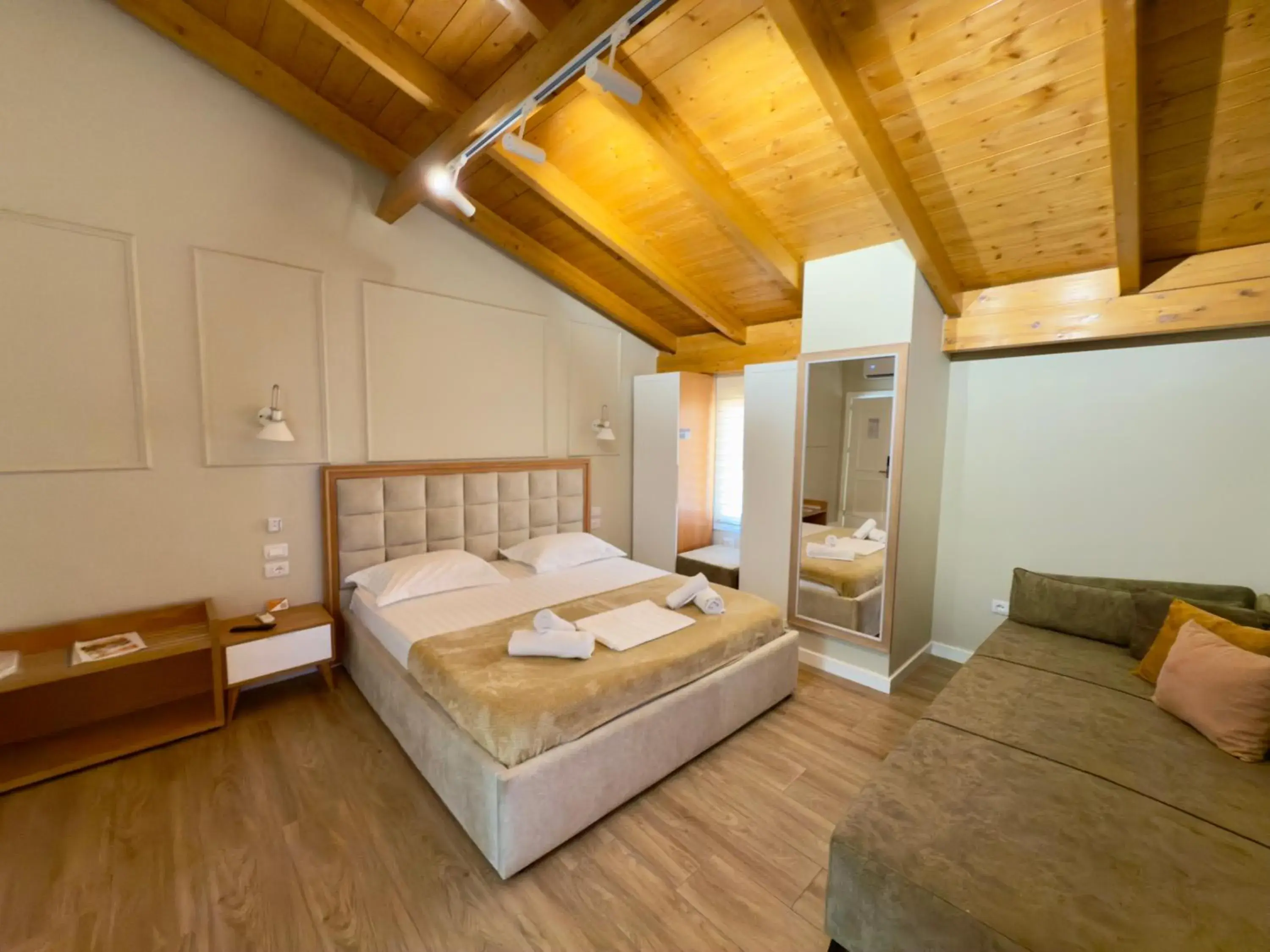 Deluxe Triple Room in Arial Penthouse Suites Deluxe Triple Room in Arial Penthouse Suites