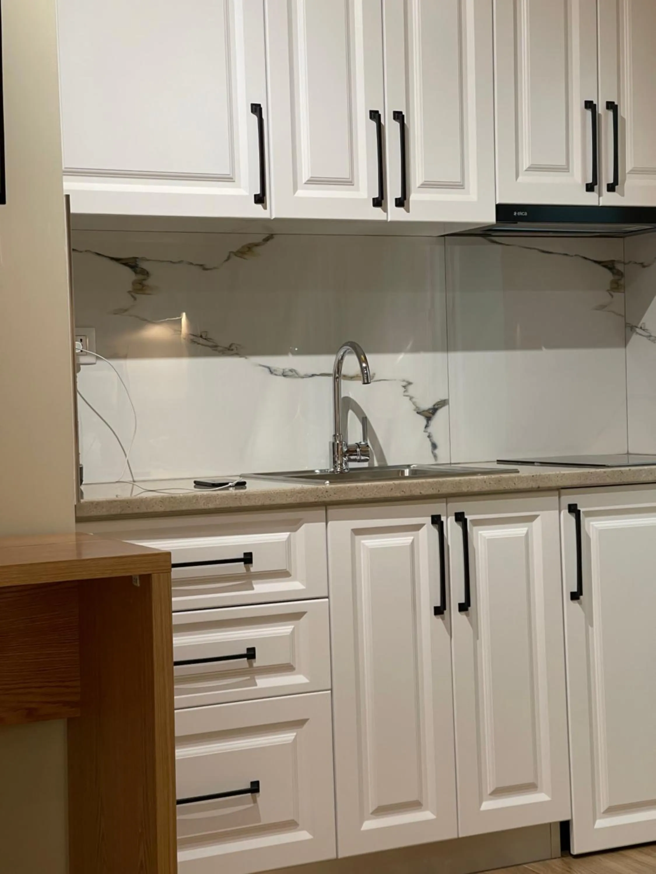 Kitchen or kitchenette in Arial Penthouse Suites