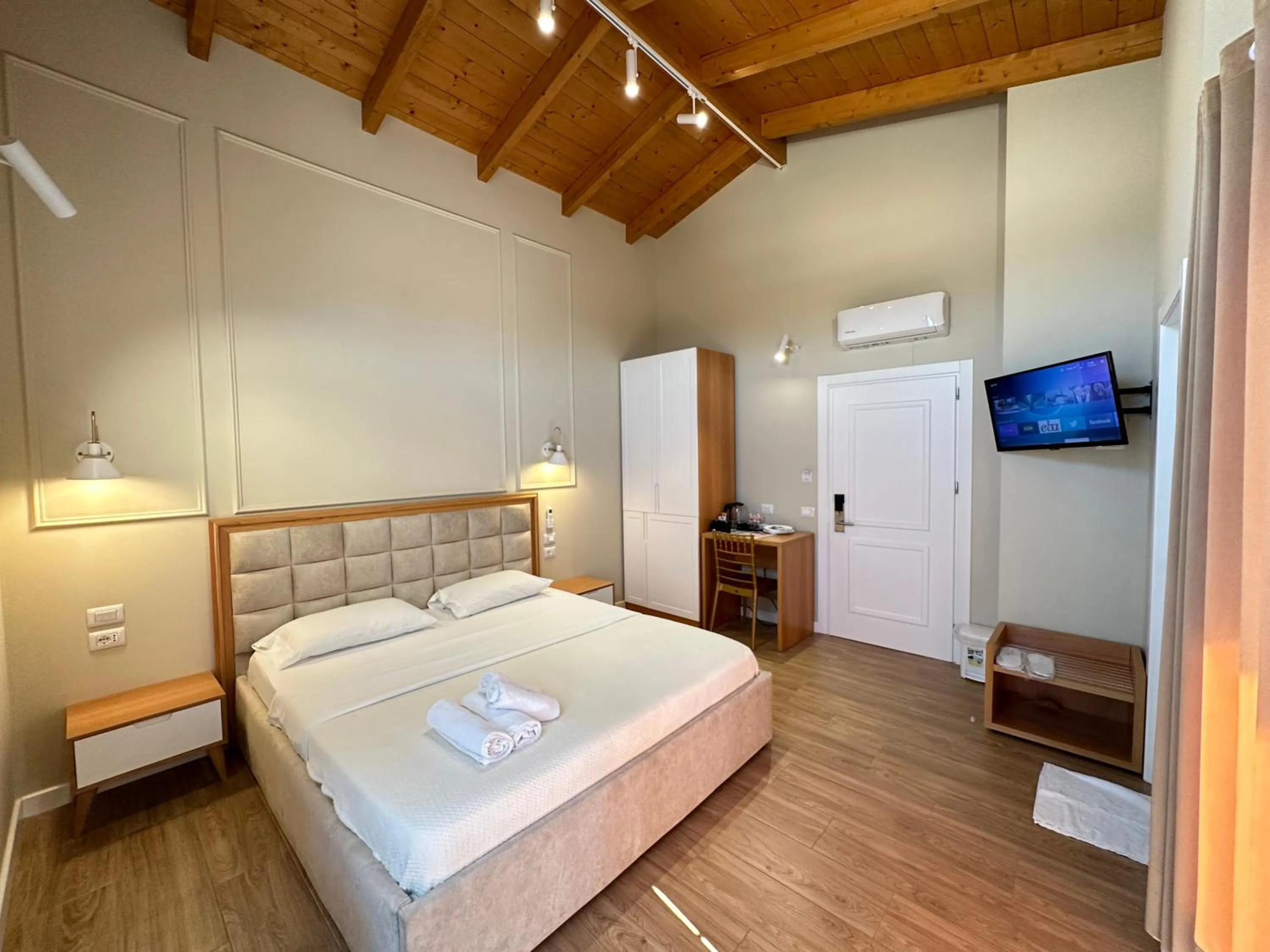 Bed in Arial Penthouse Suites