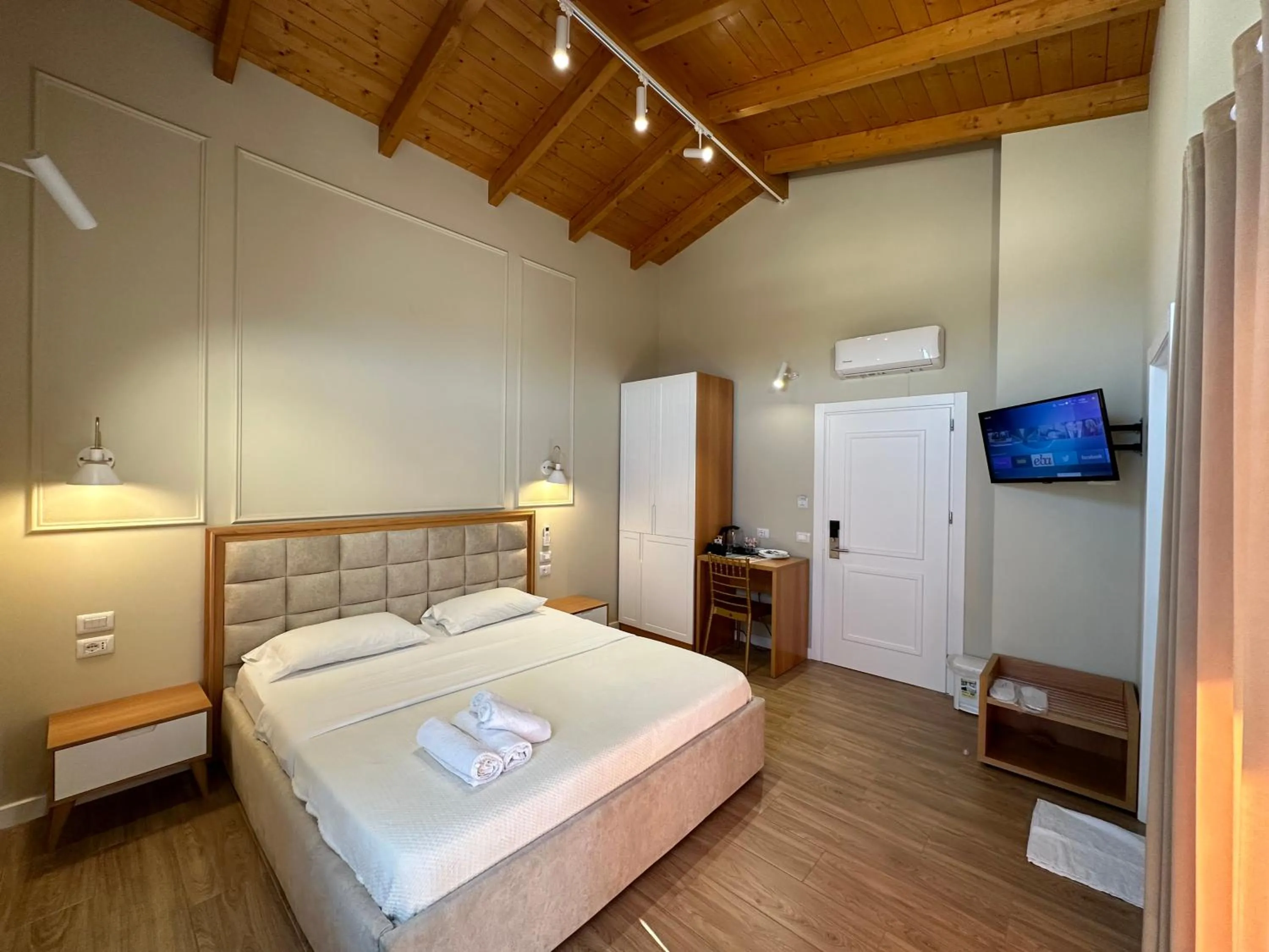 Bed in Arial Penthouse Suites