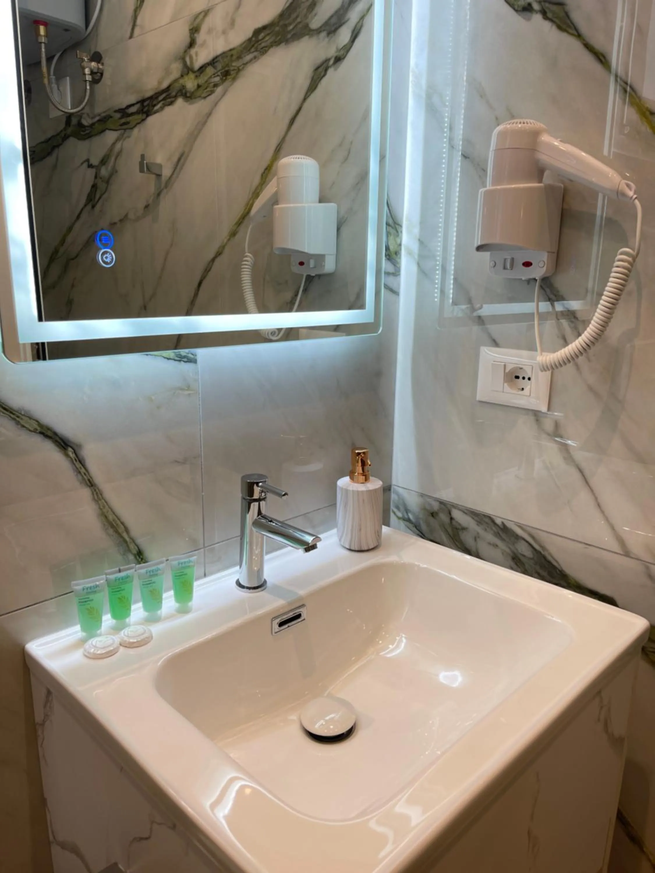 Bathroom in Arial Penthouse Suites