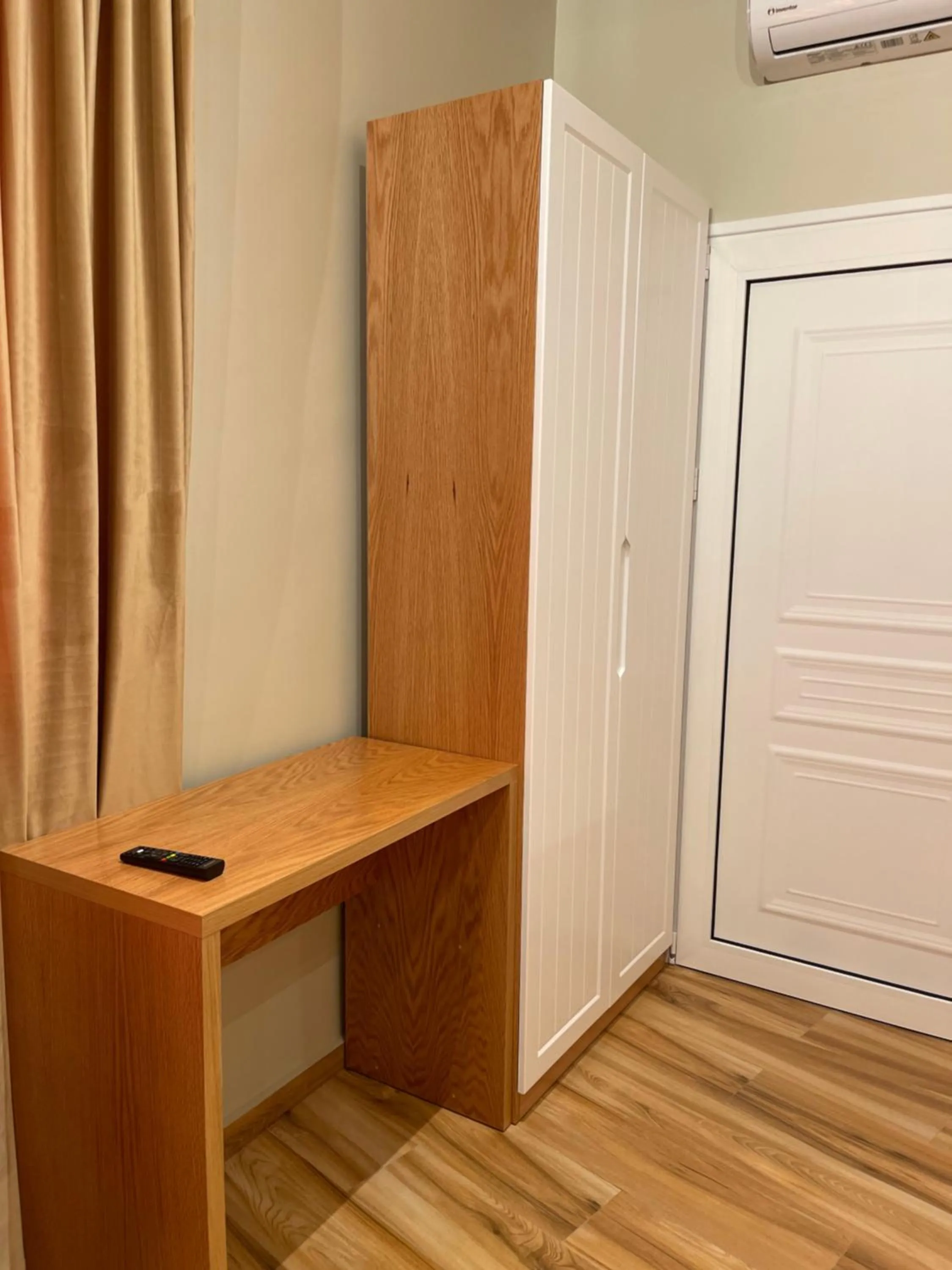 Communal lounge/ TV room in Arial Penthouse Suites