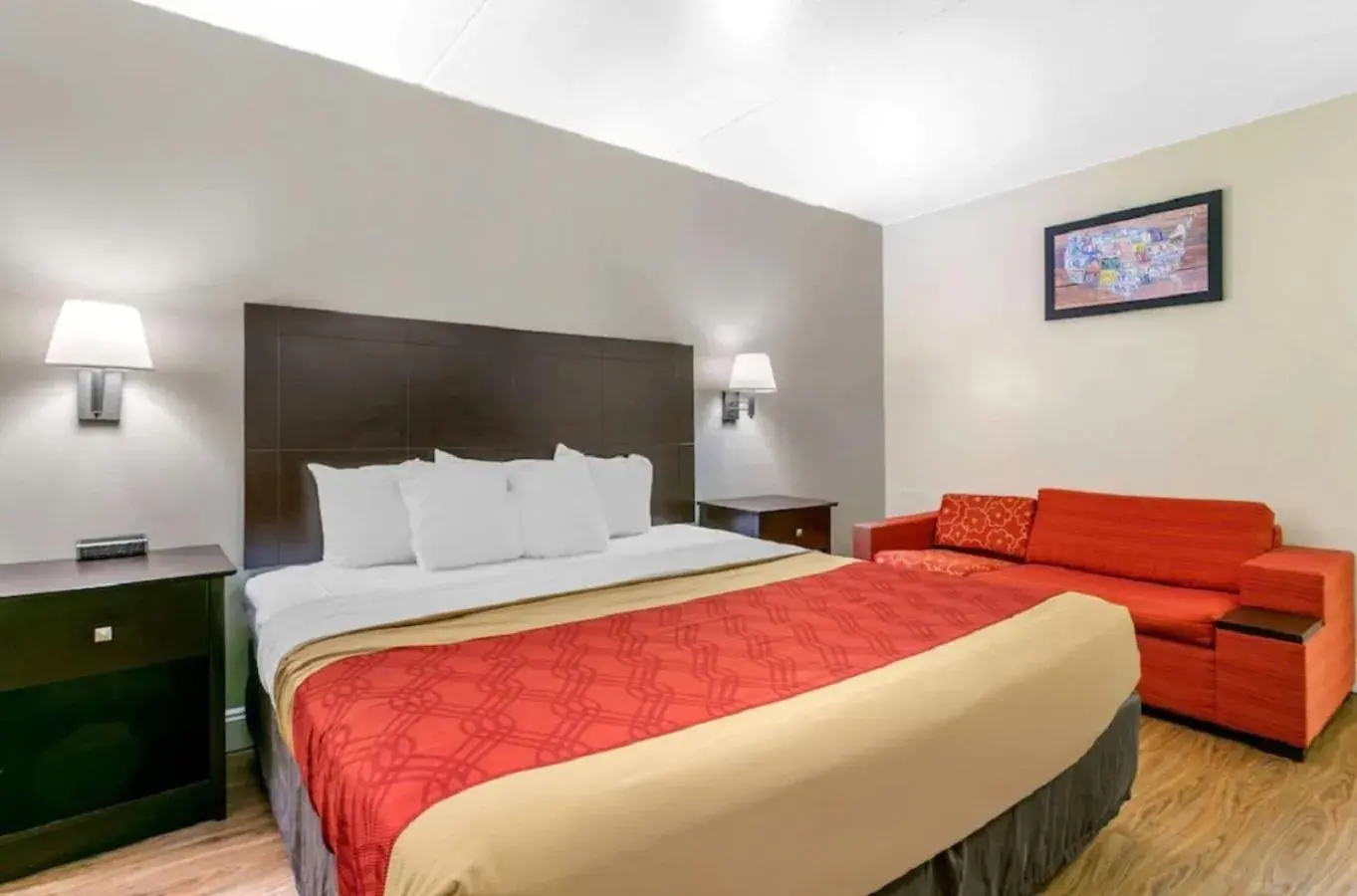 Bed in King's Inn Motel Bed in King's Inn Motel