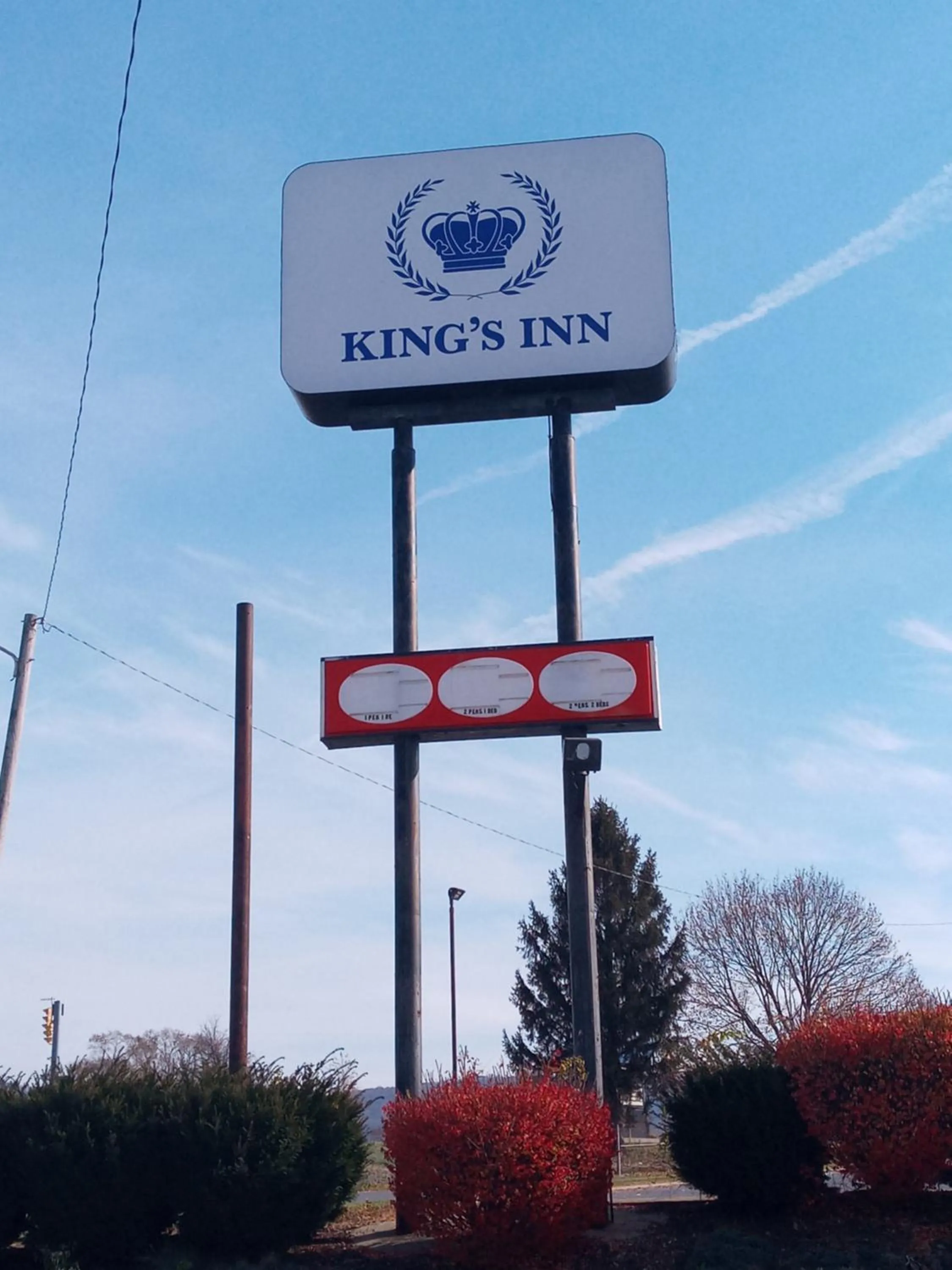 Property building in King's Inn Motel