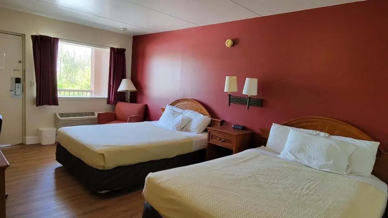 Double Room in King's Inn Motel Double Room in King's Inn Motel