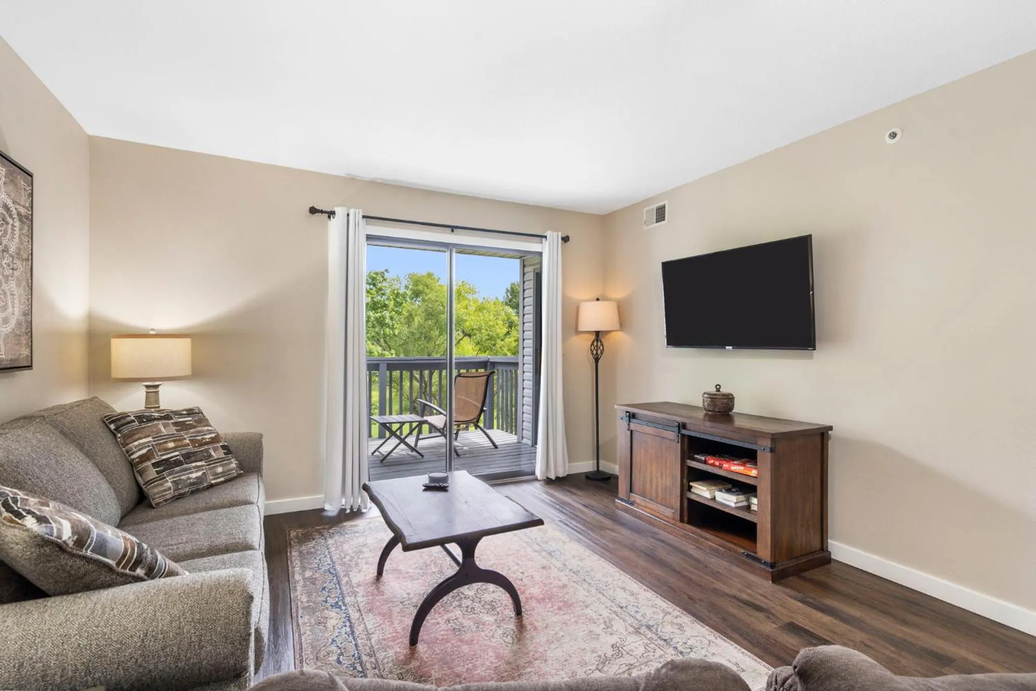 Family in Branson Getaway, Pools, Hot Tub & Lake Access