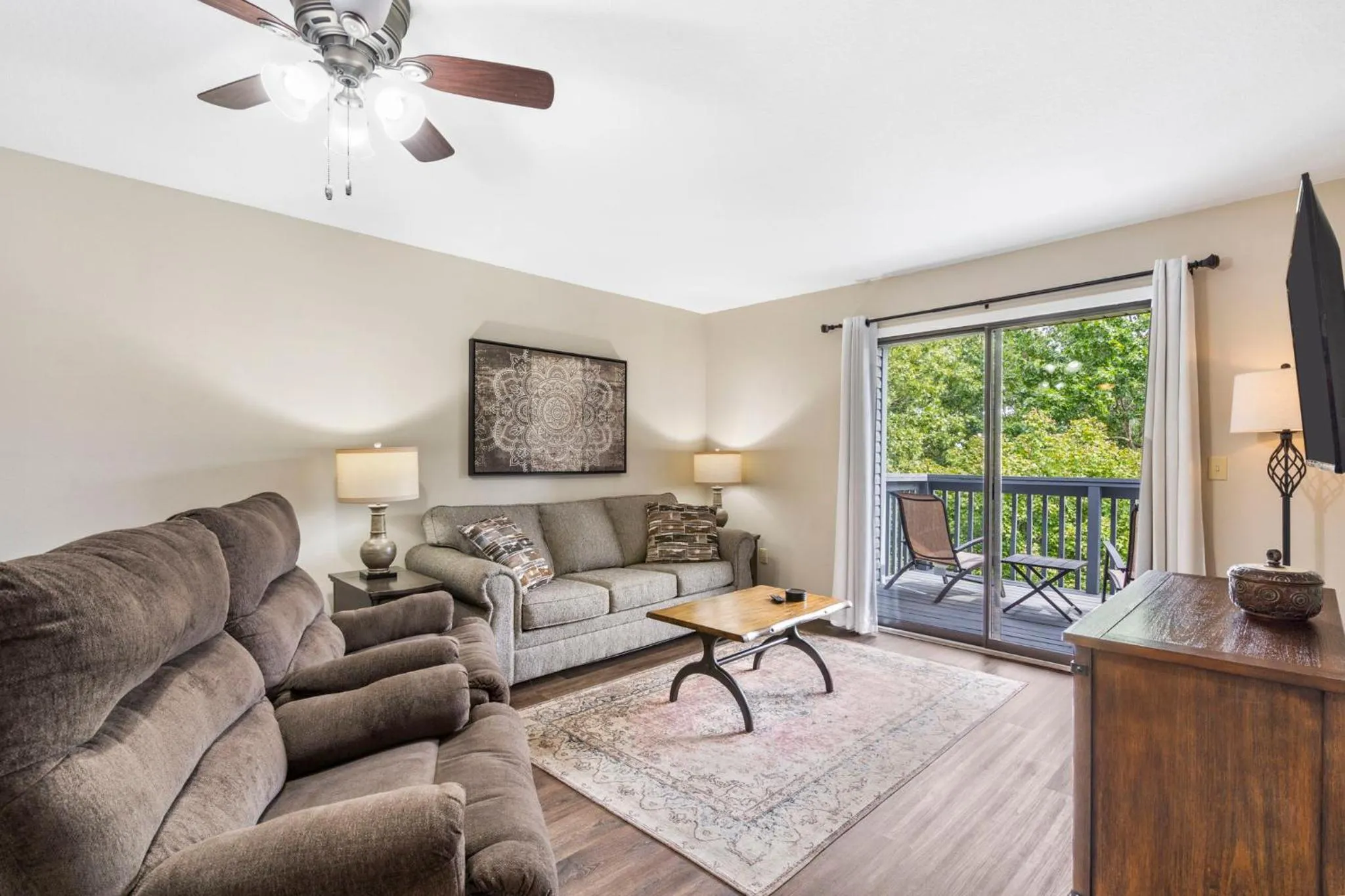 Family in Branson Getaway, Pools, Hot Tub & Lake Access