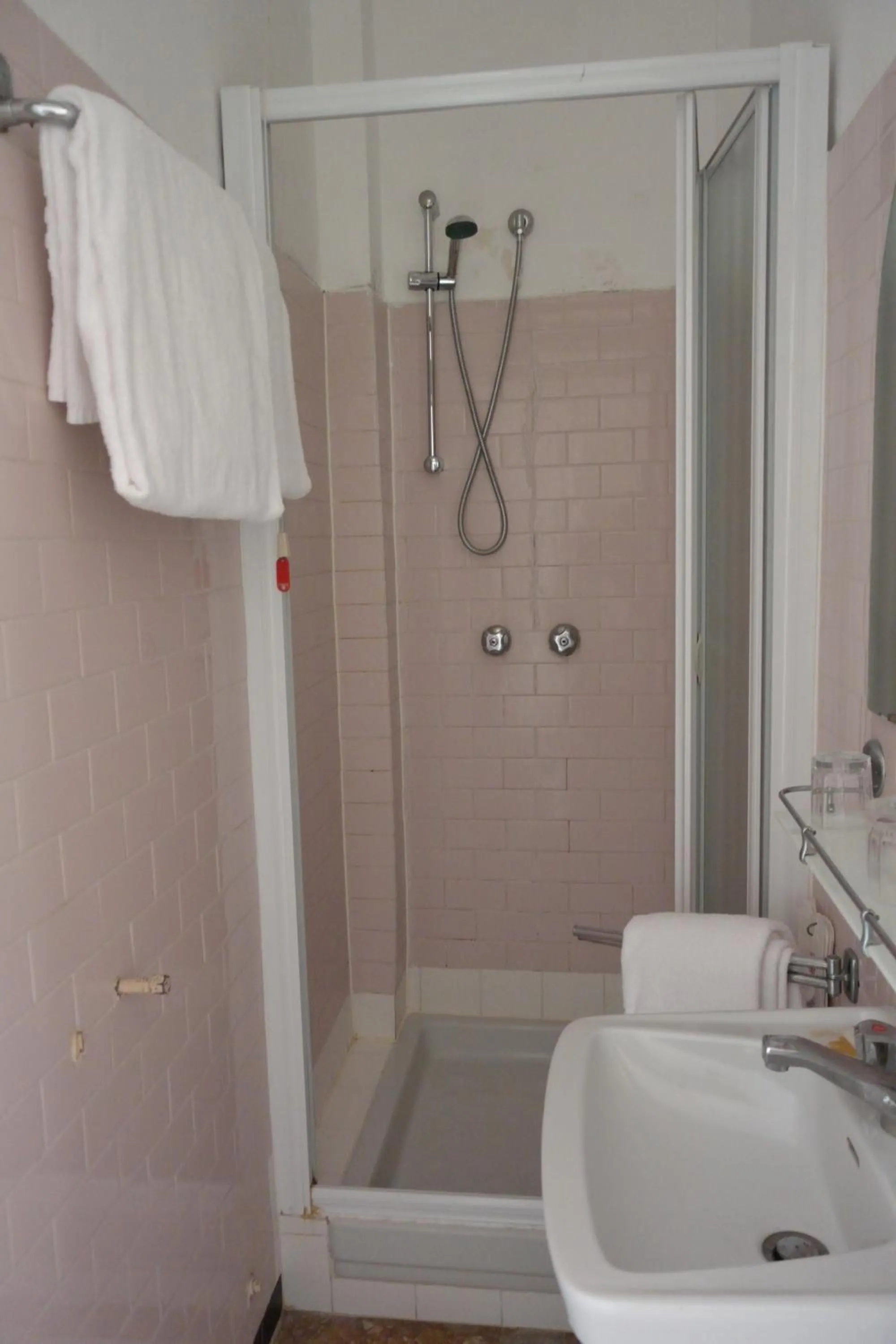 Shower in Pensione Seguso