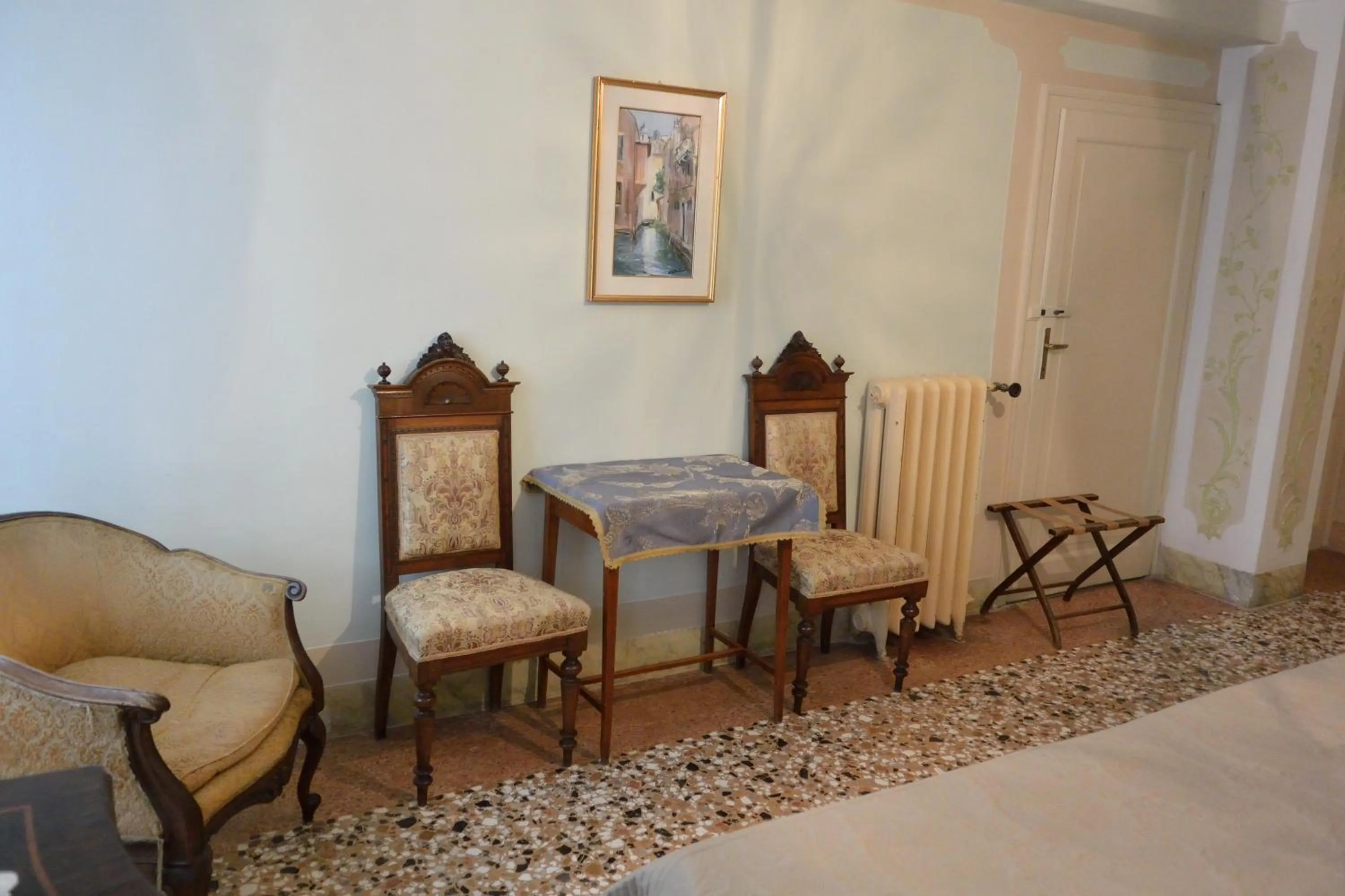 Seating area, Bed in Pensione Seguso