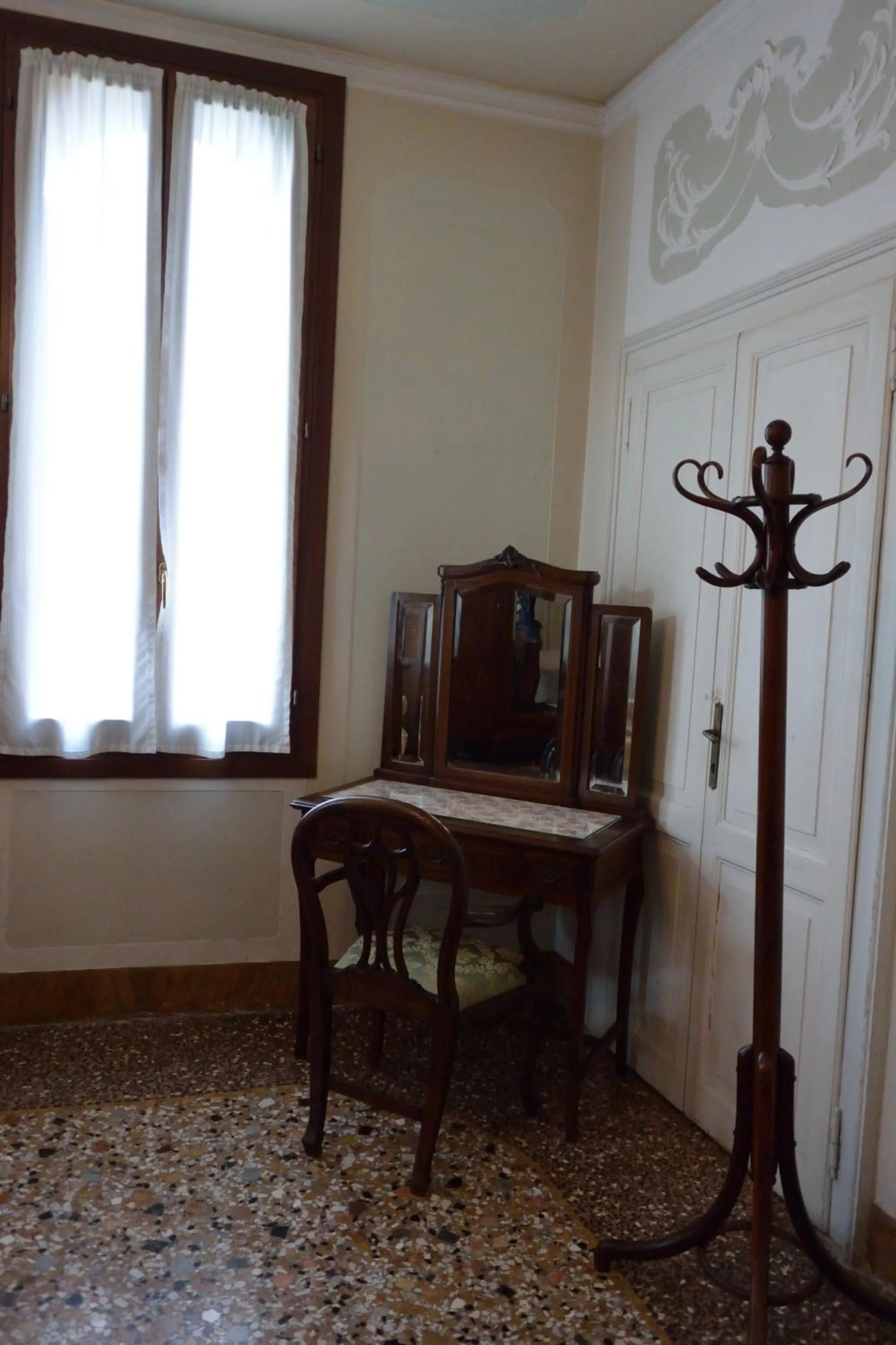 Decorative detail in Pensione Seguso