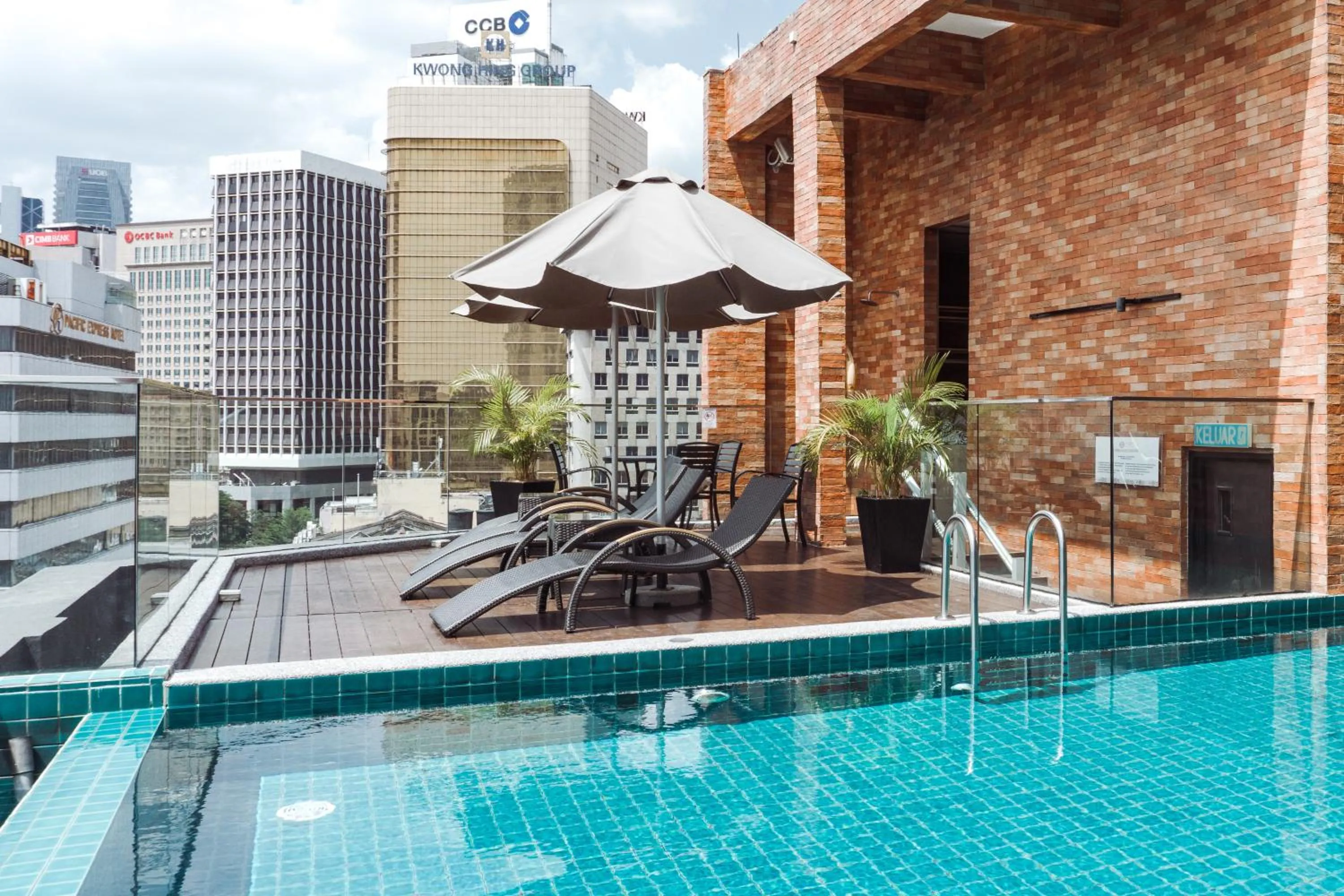Swimming pool in Santa Grand Classic Kuala Lumpur, Chinatown