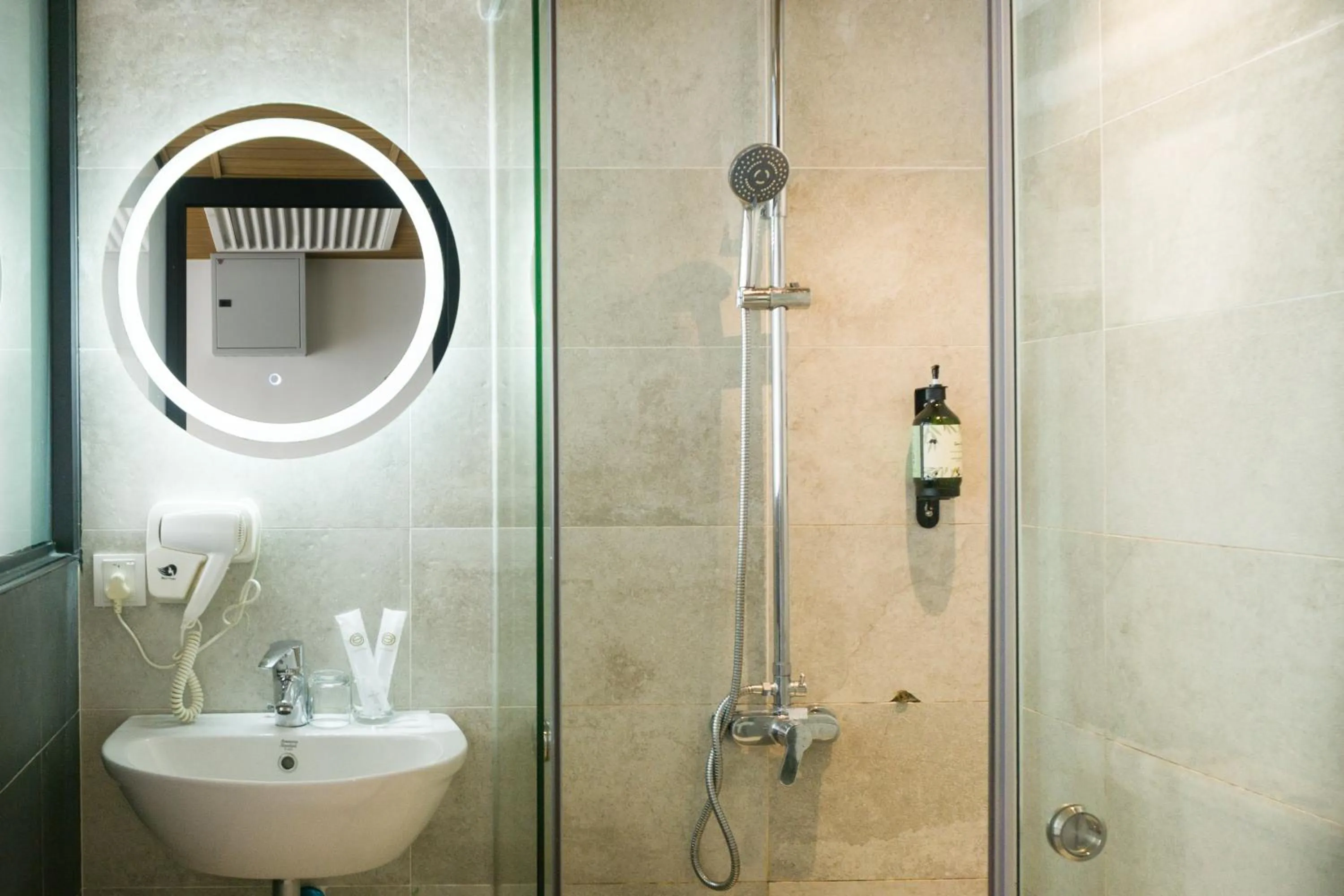 Shower in Santa Grand Classic Kuala Lumpur, Chinatown