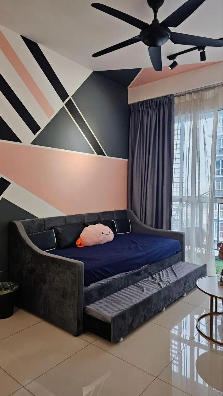 Bed in Shoppingmall condo sri petaling, Near Bukit jalil 1