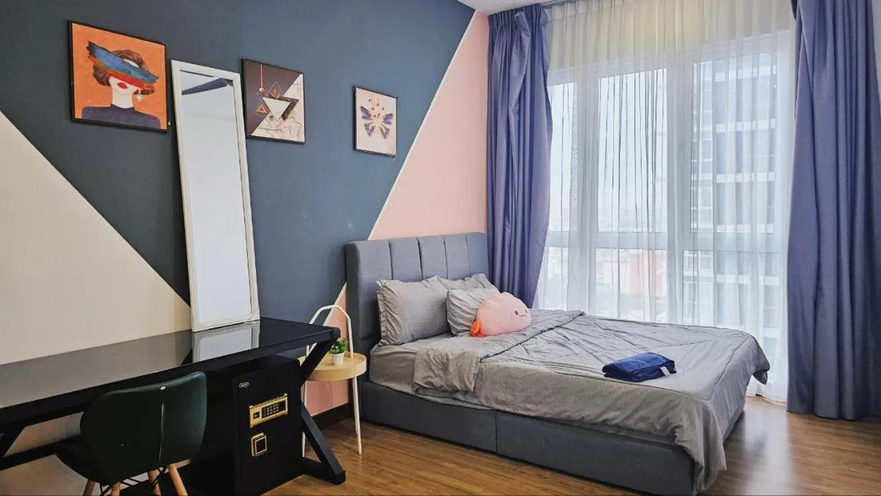 Bed in Shoppingmall condo sri petaling, Near Bukit jalil 1