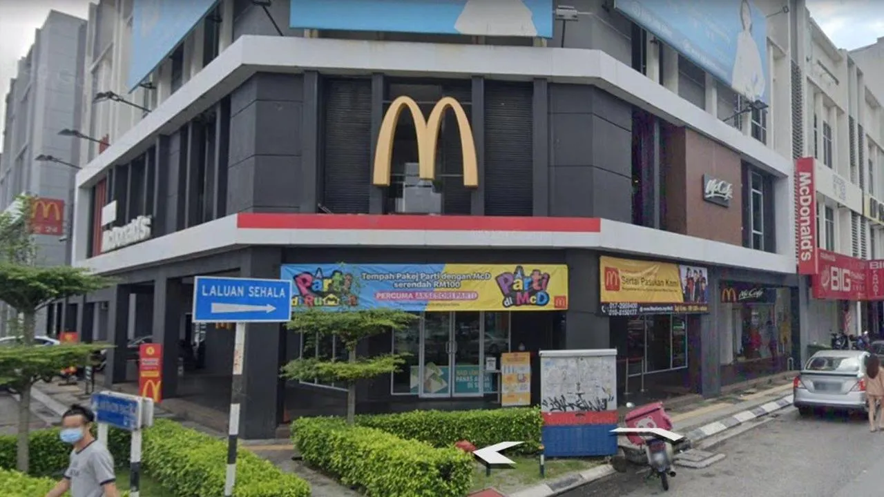 Restaurant/places to eat in Shoppingmall condo sri petaling, Near Bukit jalil 1