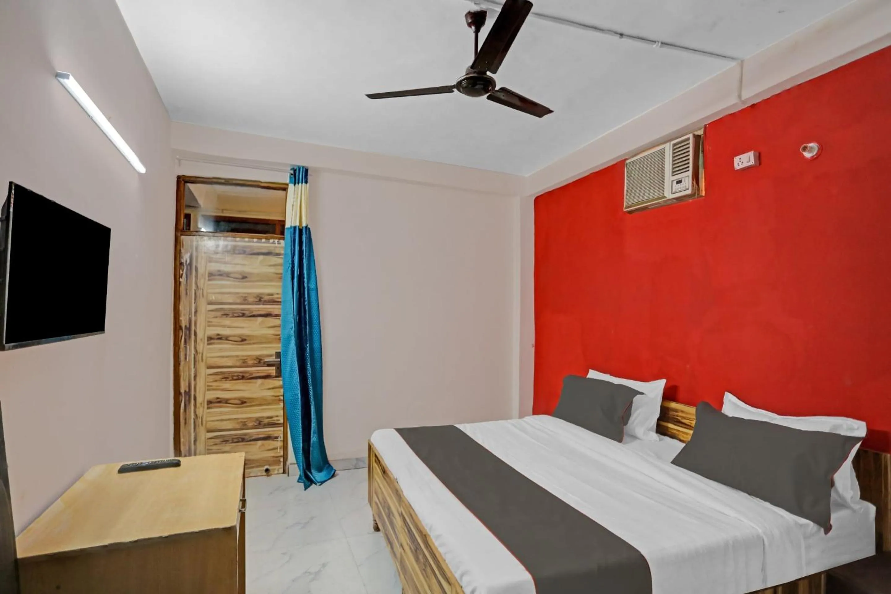 Bedroom, Bed in Capital O Diamond 18 Near Worlds Of Wonder