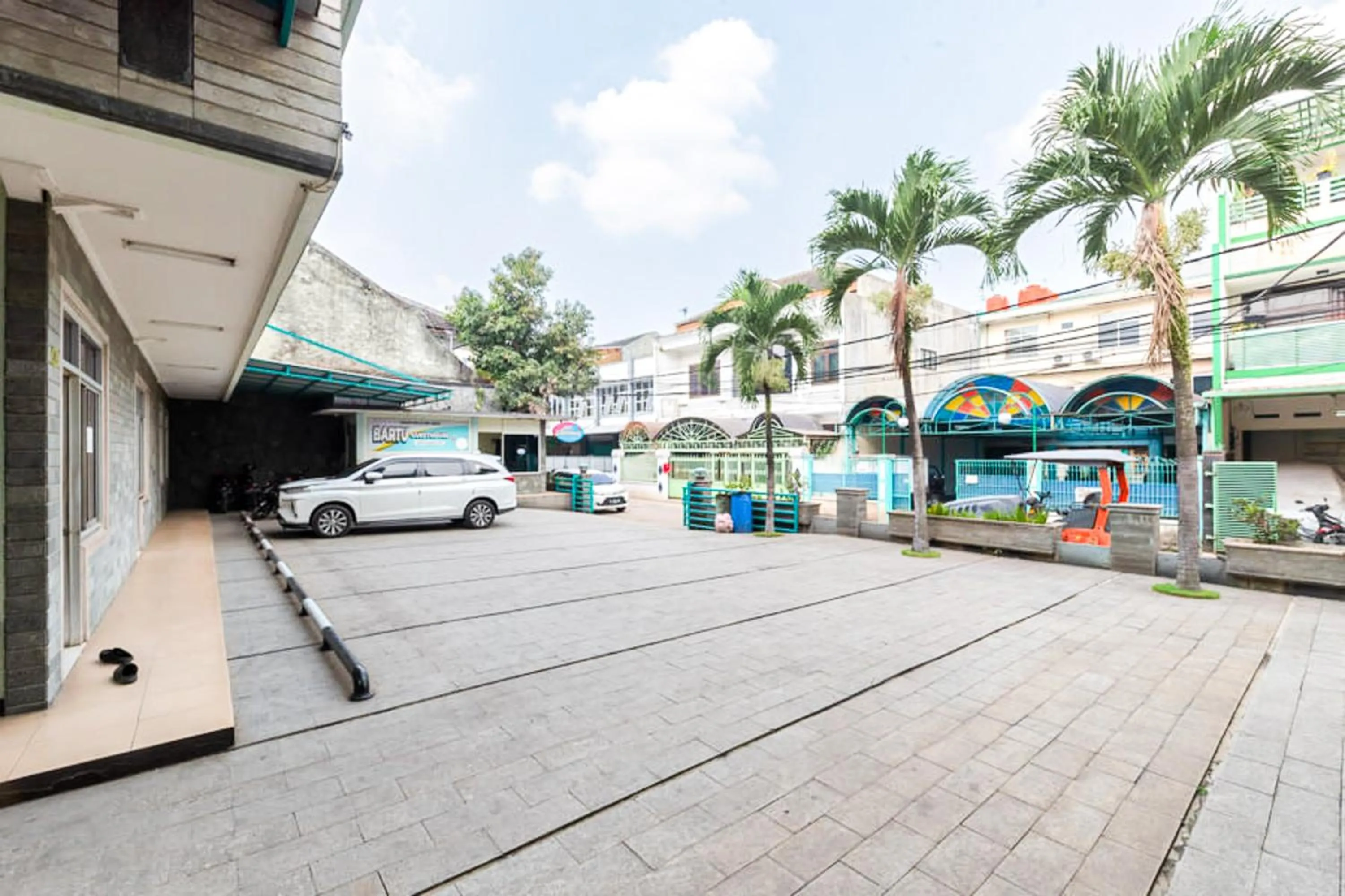 Property building in Urbanview Hotel Bartu Moh Toha Bandung by RedDoorz