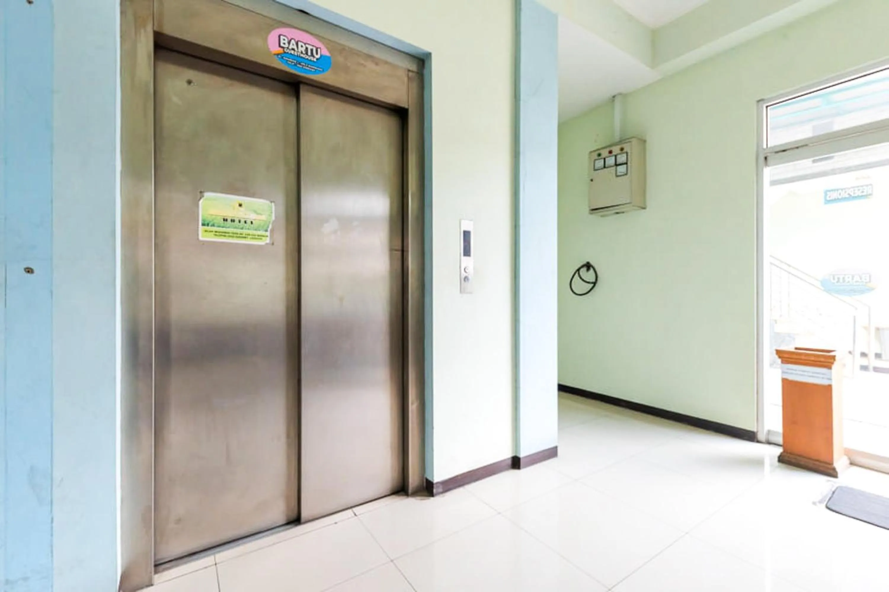 elevator in Urbanview Hotel Bartu Moh Toha Bandung by RedDoorz