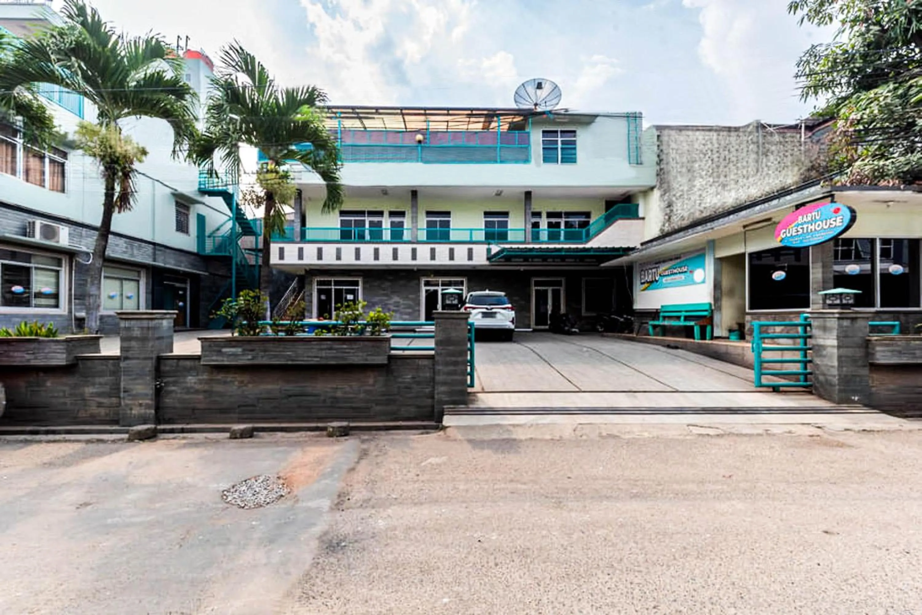 Property building in Urbanview Hotel Bartu Moh Toha Bandung by RedDoorz