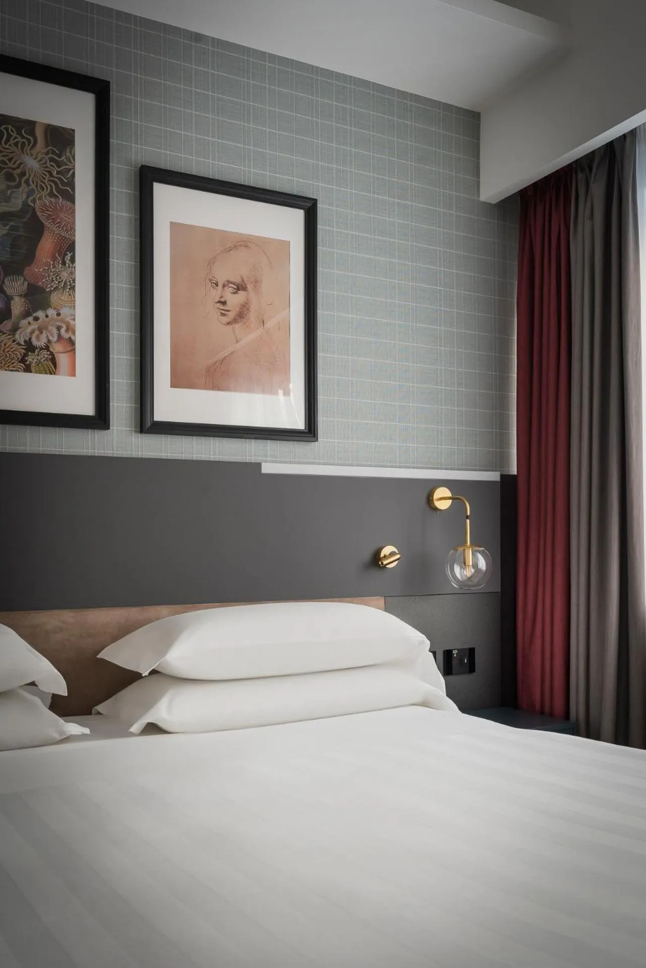 Bed in iQ Hotel Firenze