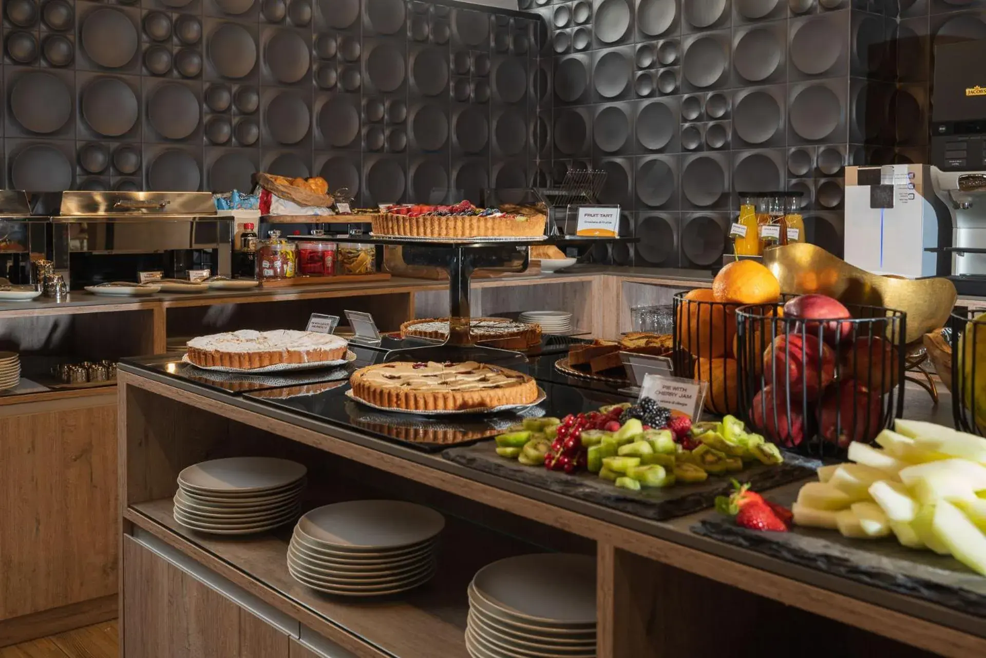 Buffet breakfast in iQ Hotel Firenze Buffet breakfast in iQ Hotel Firenze