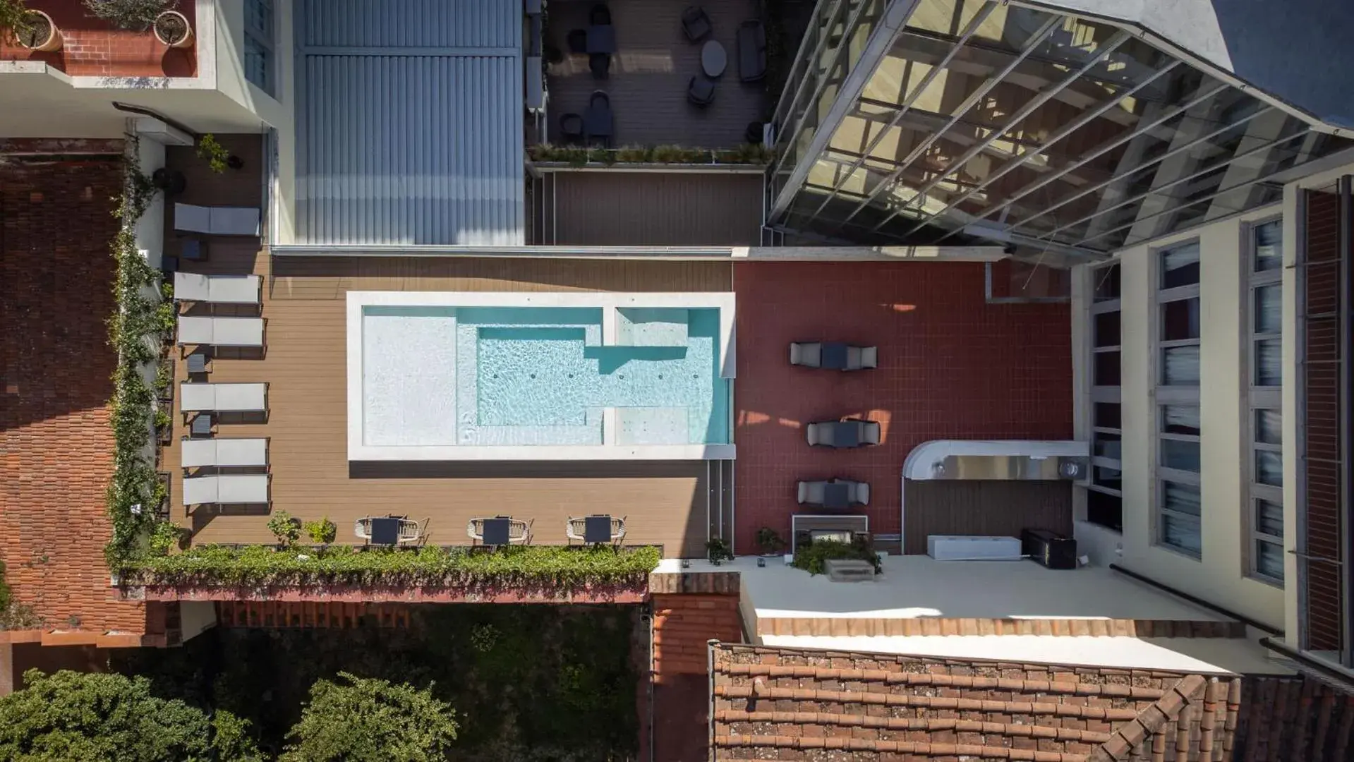 Pool view in iQ Hotel Firenze Pool view in iQ Hotel Firenze